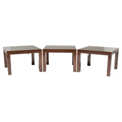 3 T.H. Tables d'appoint Robsjohn-Gibbings en noyer à motif Parsons