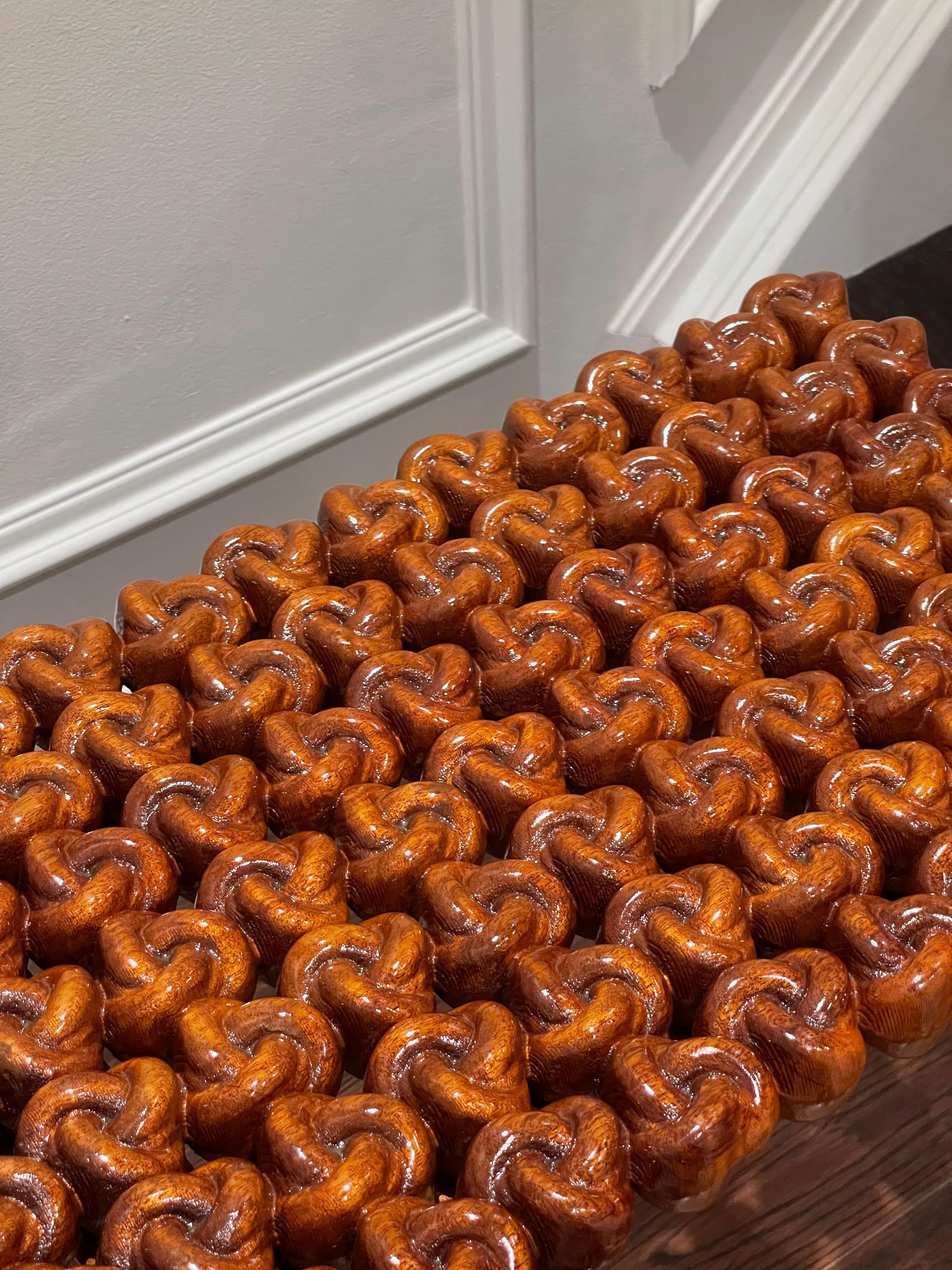 Fait main Bois dur Sapele massif de 3 pouces d'épaisseur - Finition à la main - Nœud sculptural organique moderne en vente