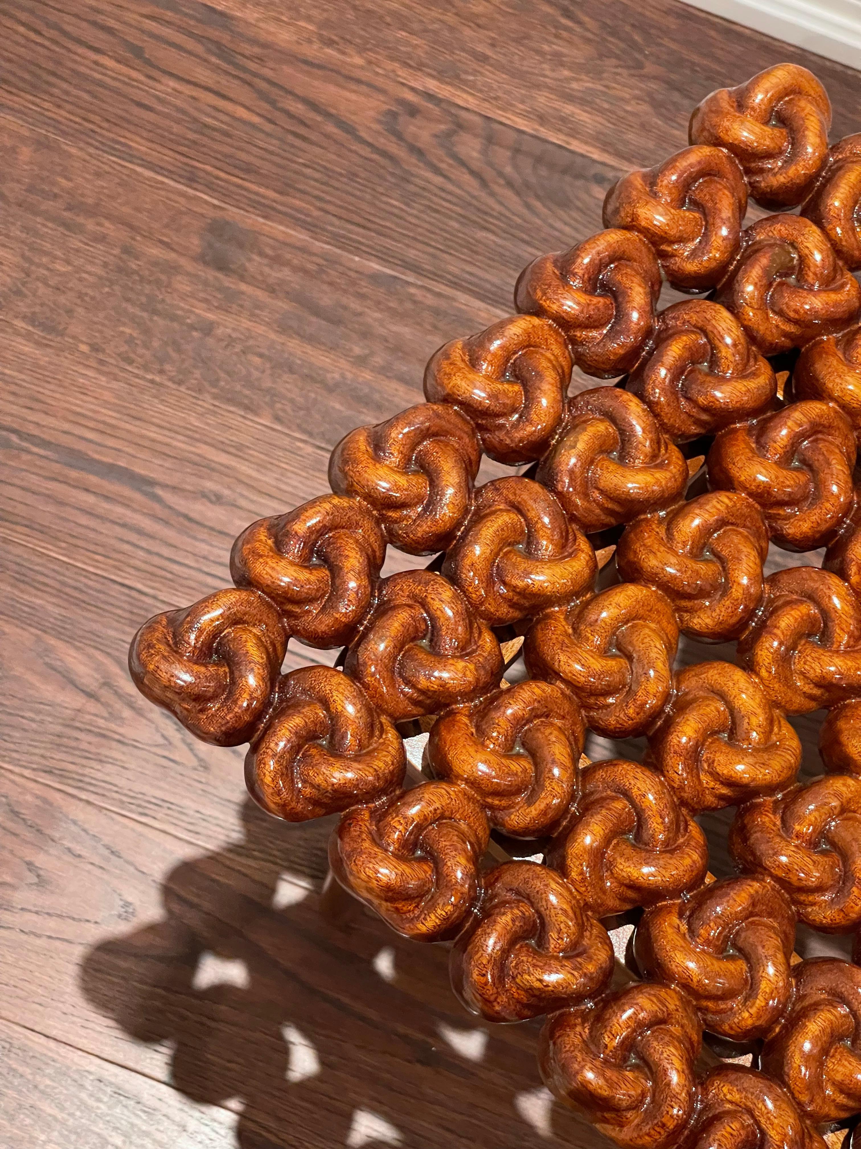XXIe siècle et contemporain Bois dur Sapele massif de 3 pouces d'épaisseur - Finition à la main - Nœud sculptural organique moderne en vente