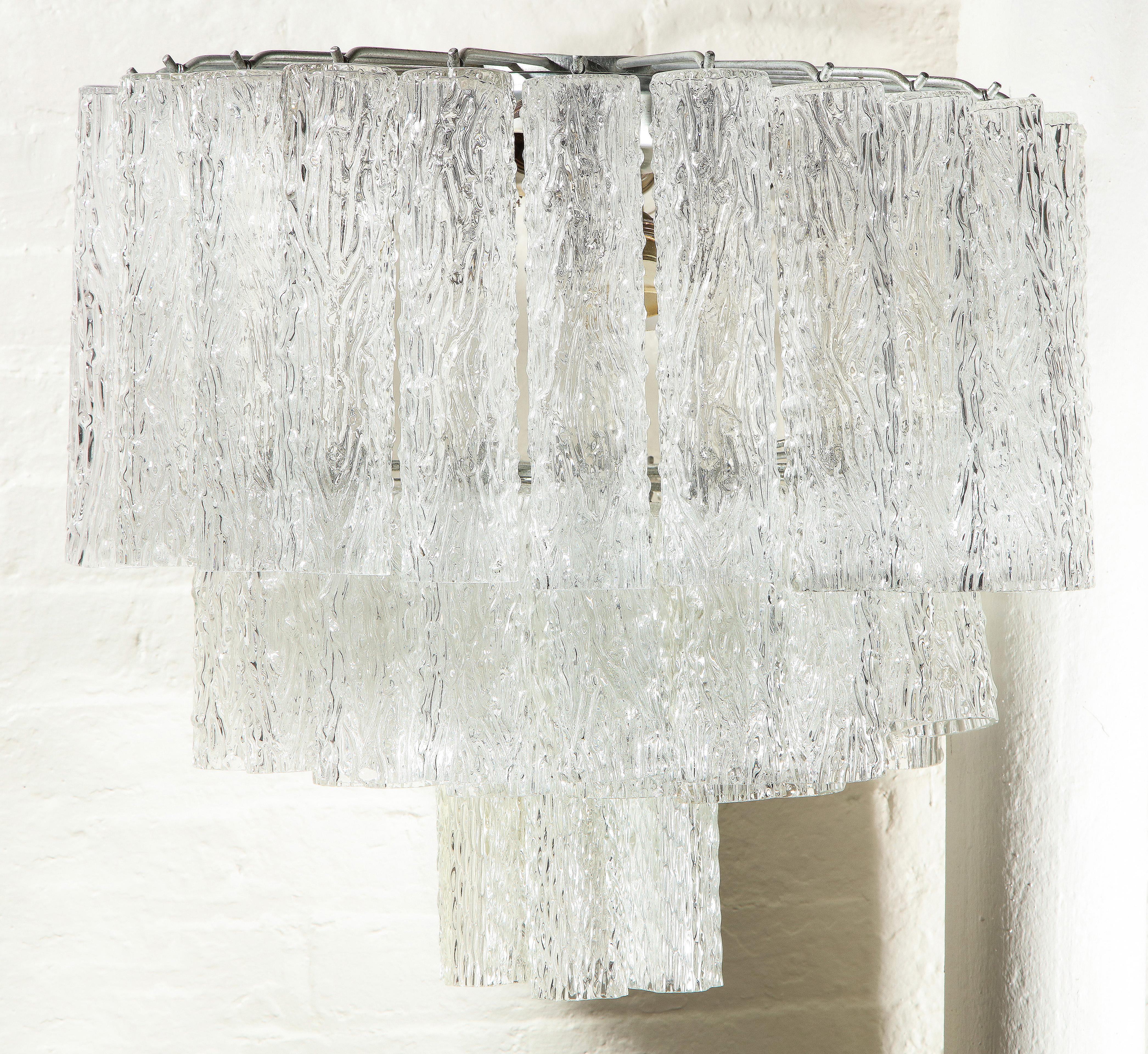 3-tier Doria tube chandelier, midcentury, Germany
Beautiful glamorous accent to any decor.3 tiers and solid glass. Each tube is hung on a separate metal piece on the wiring of the chandelier.
  