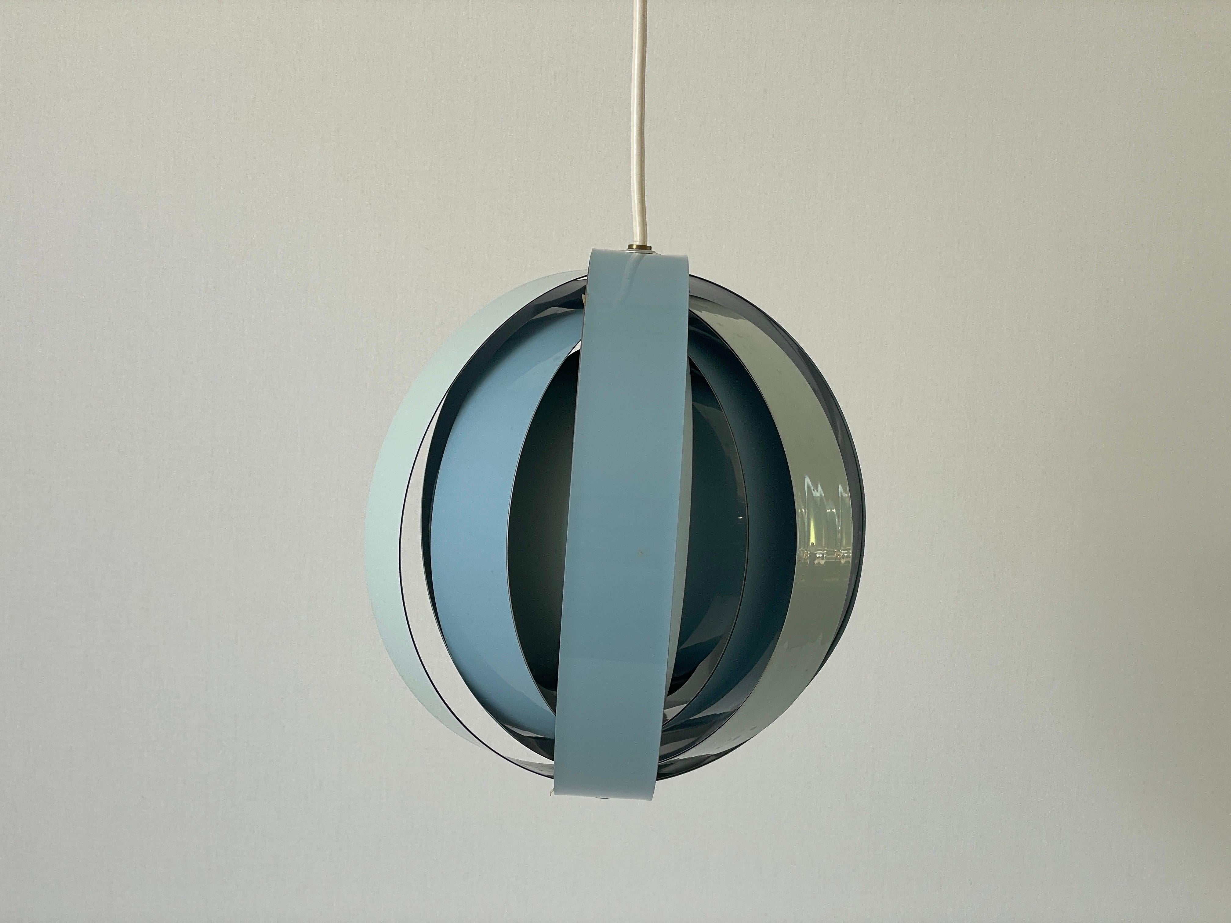 Tedesco Lampada a sospensione a 3 toni in metallo blu di Lamell-Star-Leuchten, anni '60, Germania in vendita