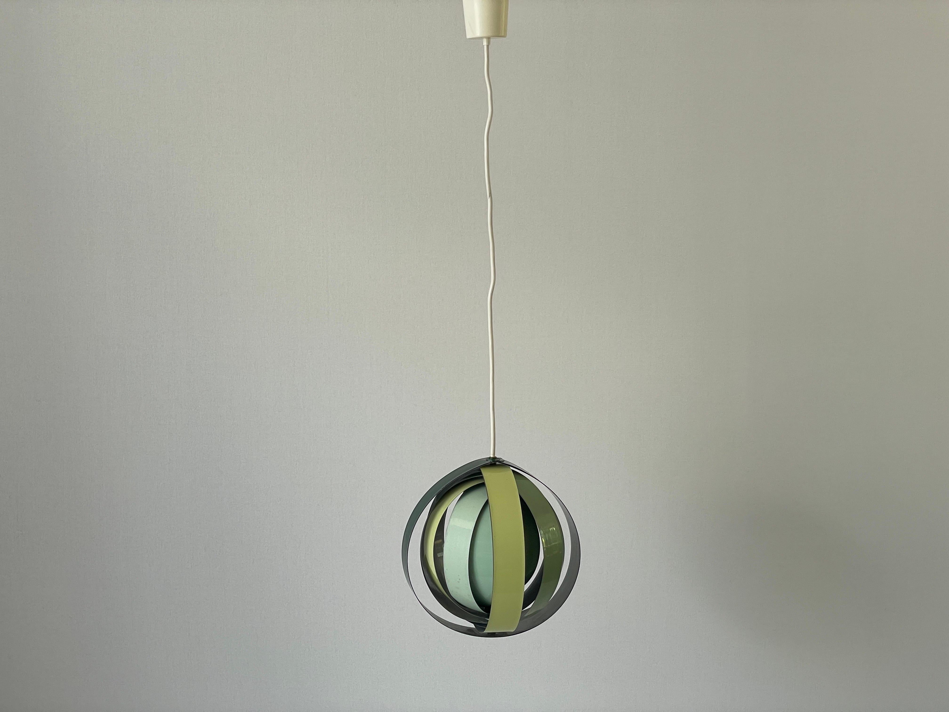 Allemand Lampe suspendue en métal vert à 3 tons par Lamell-Star-Leuchten, années 1960, Allemagne en vente