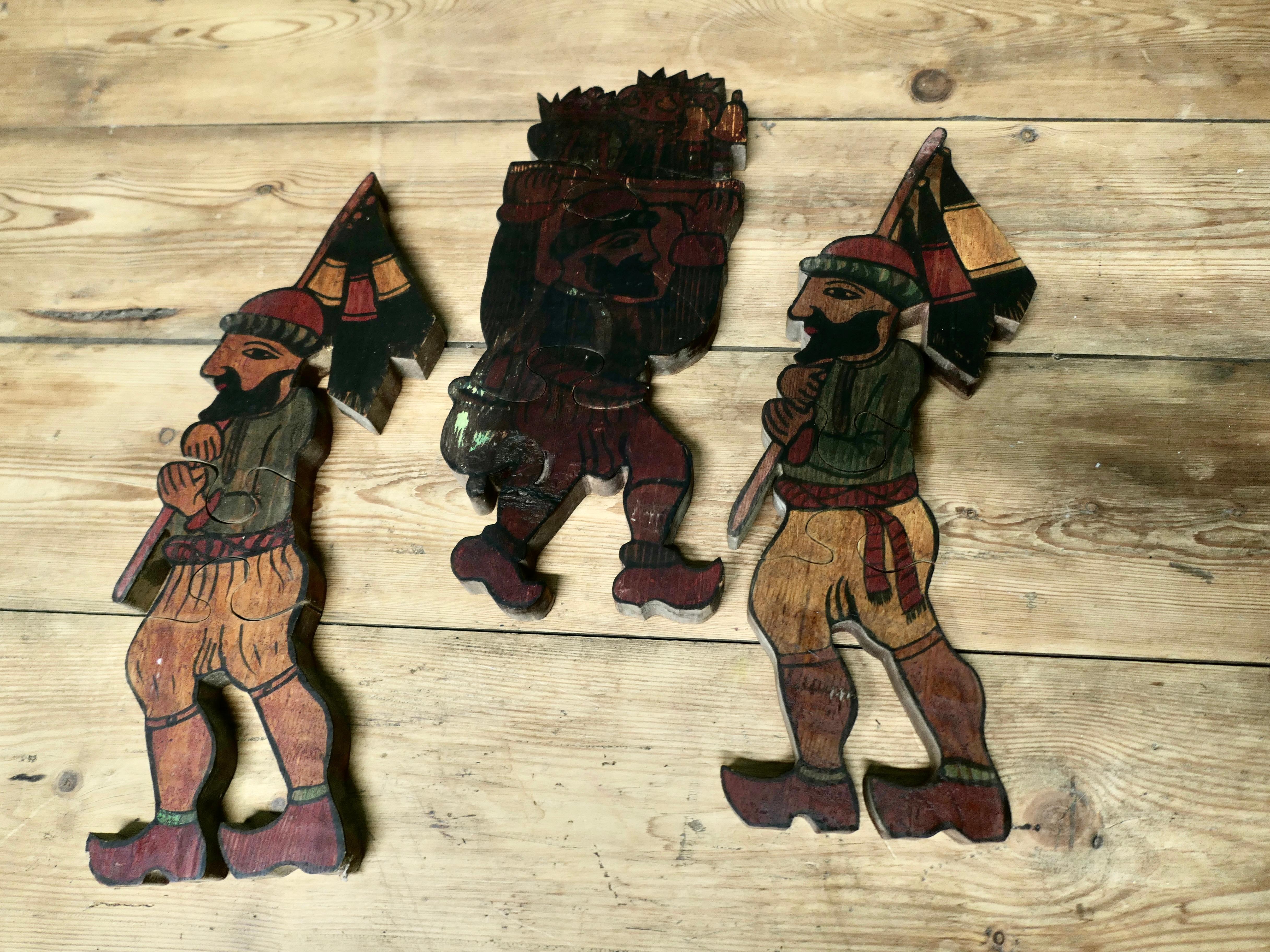 3 sehr naive französische Soldatenpuzzles 
Diese 3 sind handgefertigt und im gleichen Satz, sie sind aus 1 