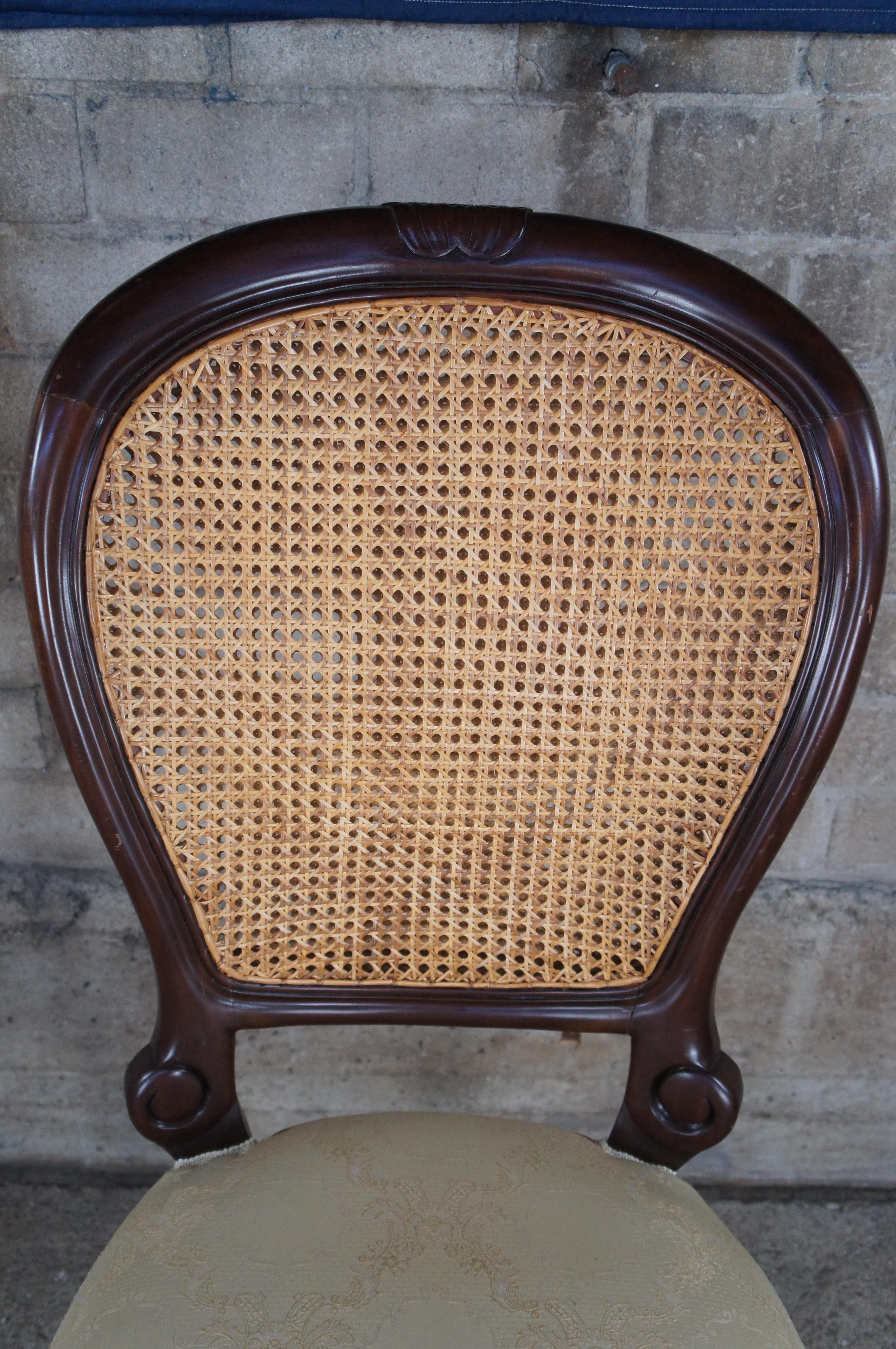 20ième siècle 3 Chaises de salle à manger à dossier ballon en acajou Revive, sièges en brocart de soie en vente