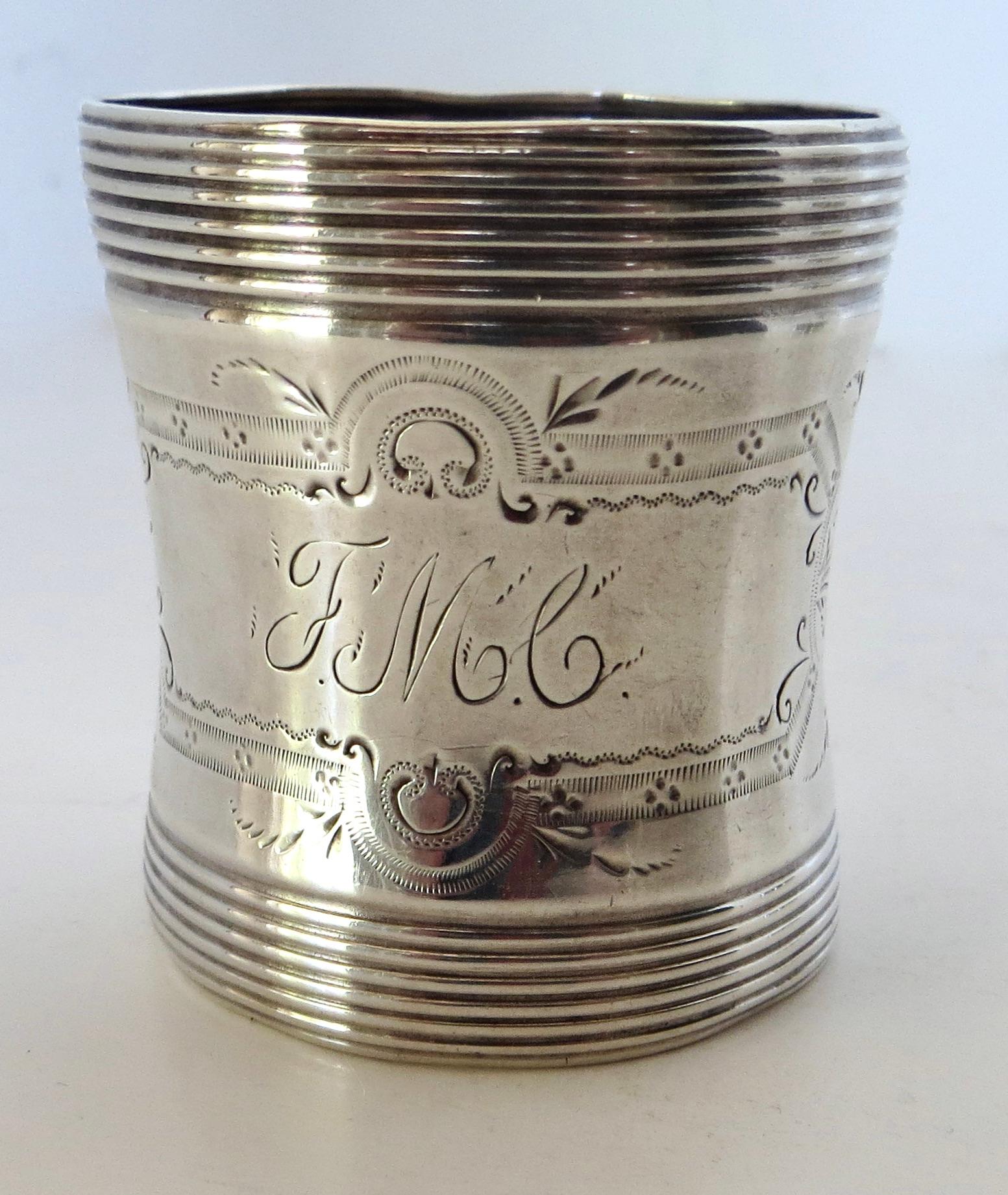 (3) Servilleteros Circulares Florales Victorianos Plateados + (8) Minicargadores SP en venta 1