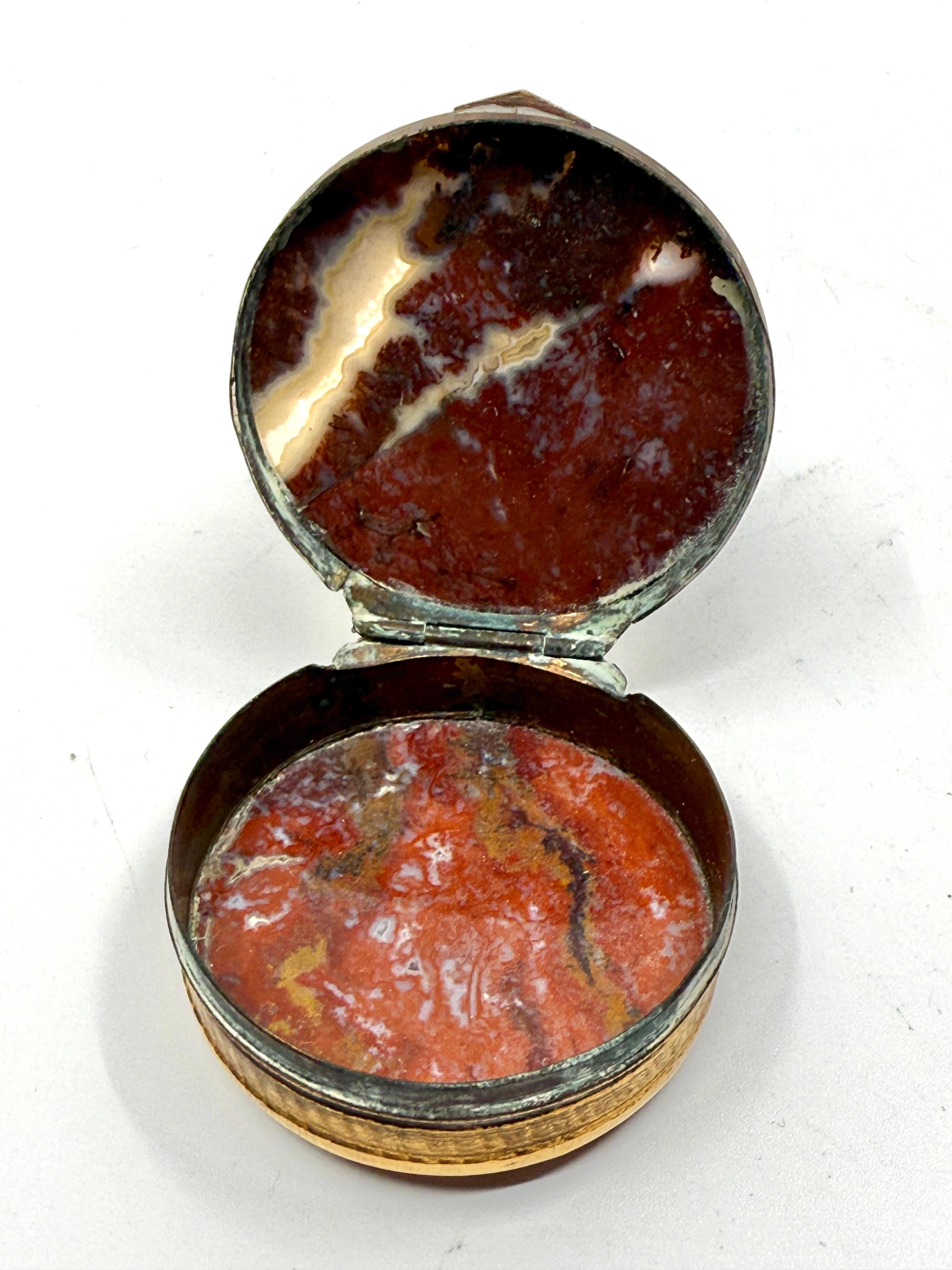 3 tabatières victoriennes en métal doré et en agate baguée en vente 7
