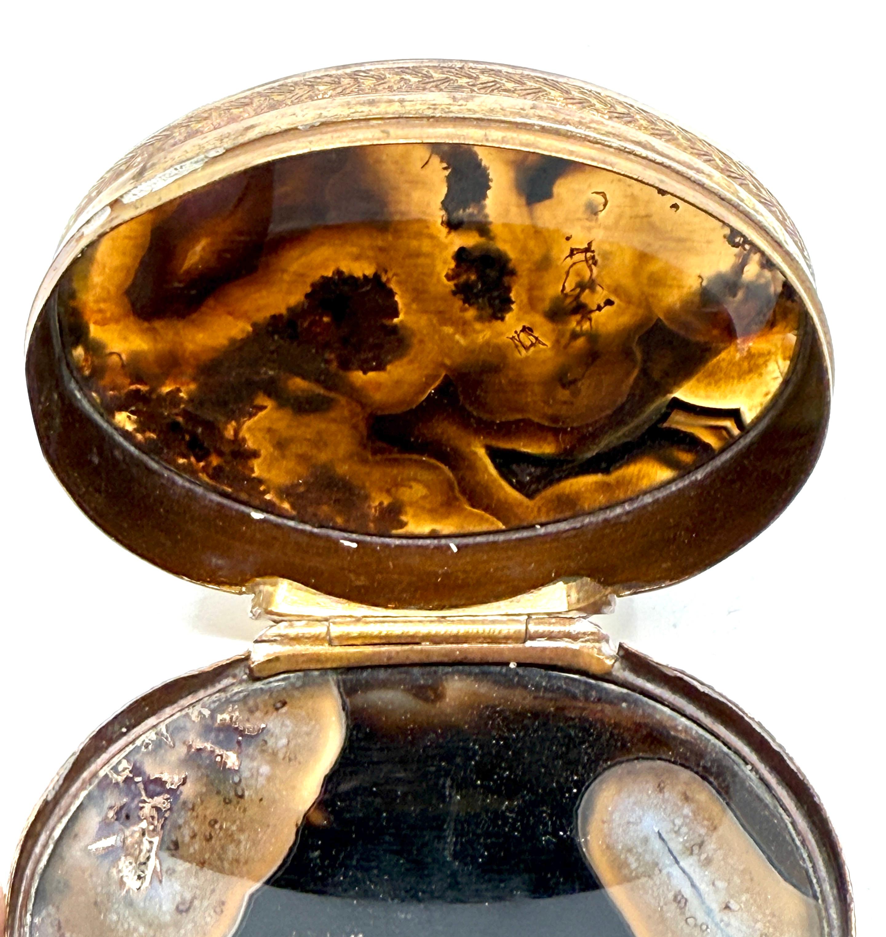 Britannique 3 tabatières victoriennes en métal doré et en agate baguée en vente