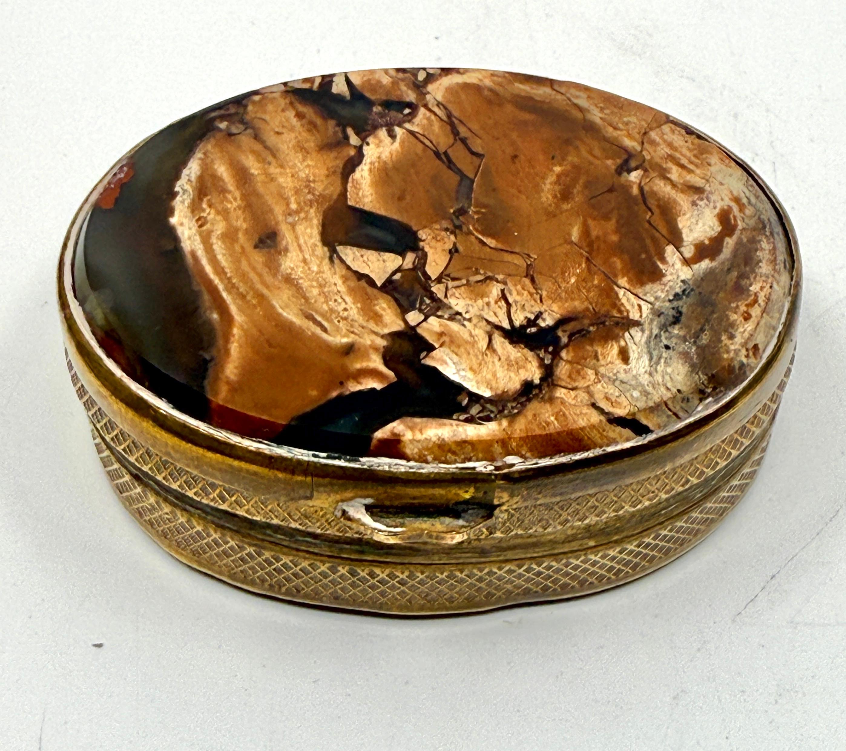 Métal 3 tabatières victoriennes en métal doré et en agate baguée en vente