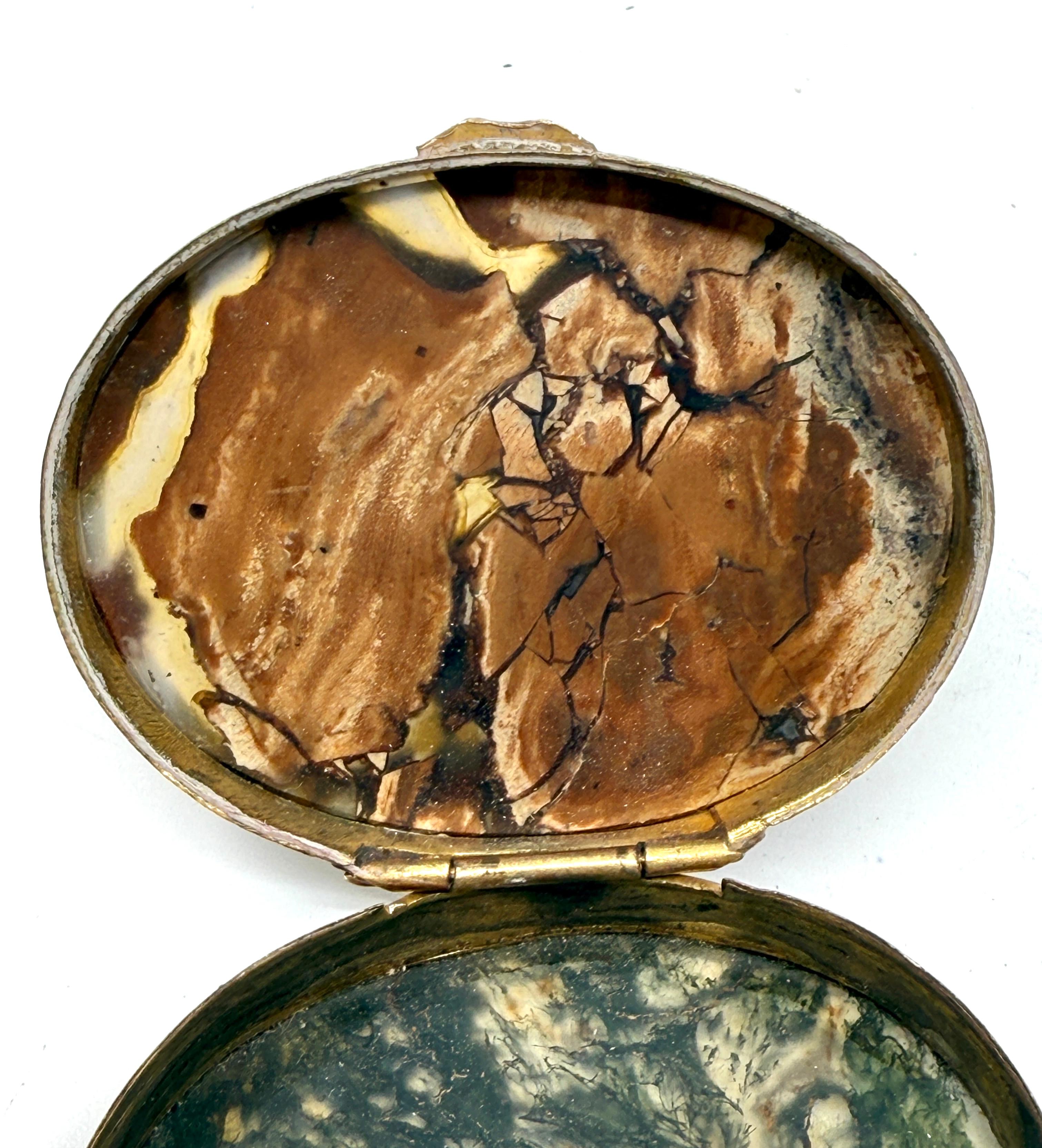 3 tabatières victoriennes en métal doré et en agate baguée en vente 1