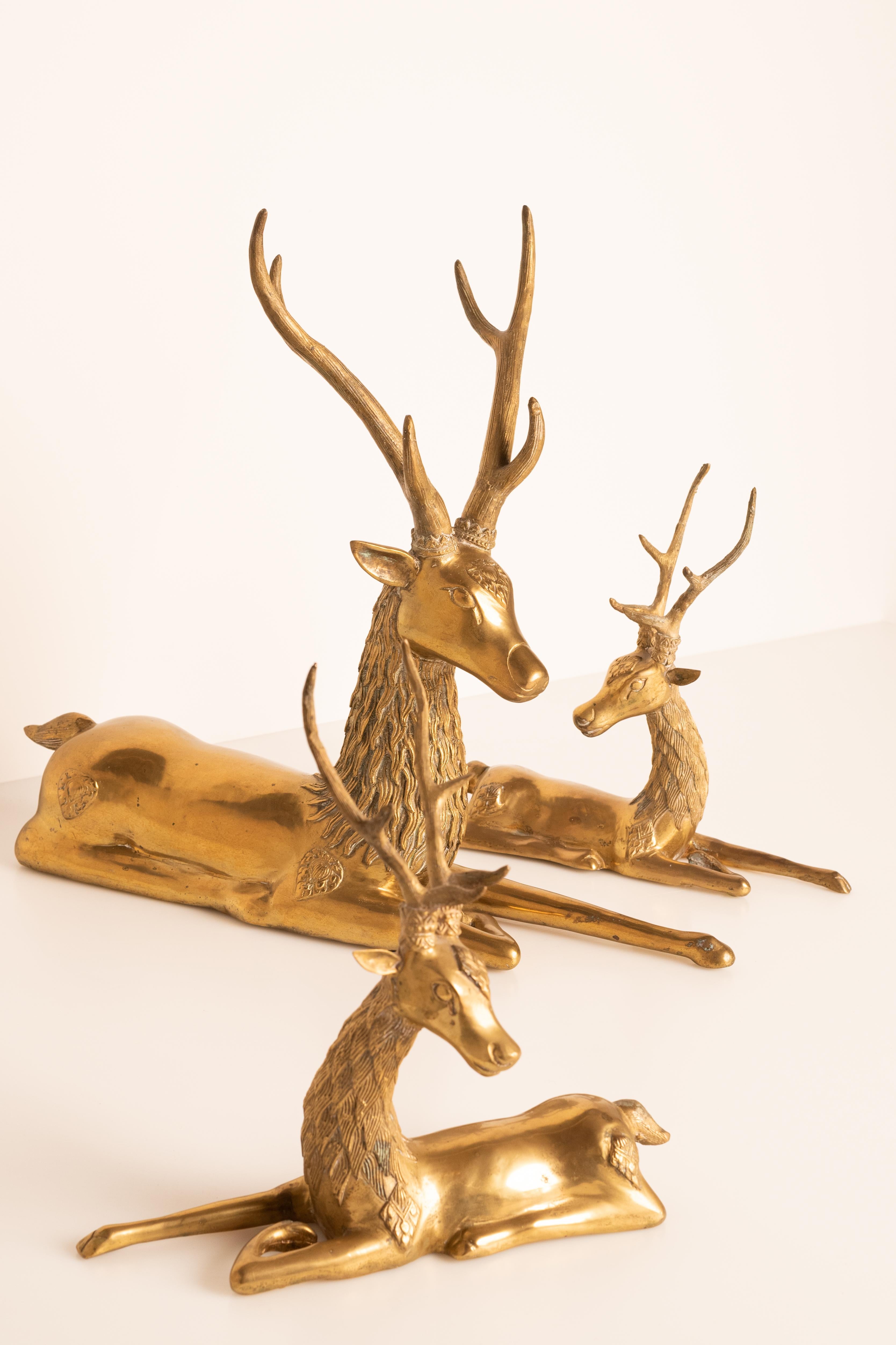 Lot of 3 deer in different size, design after Sarreid. The tallest one is 55 cm long, 50 cm high and 13 cm wide. The other 2 are smaller (equally sized) and are 32 cm long and 33 cm high. 