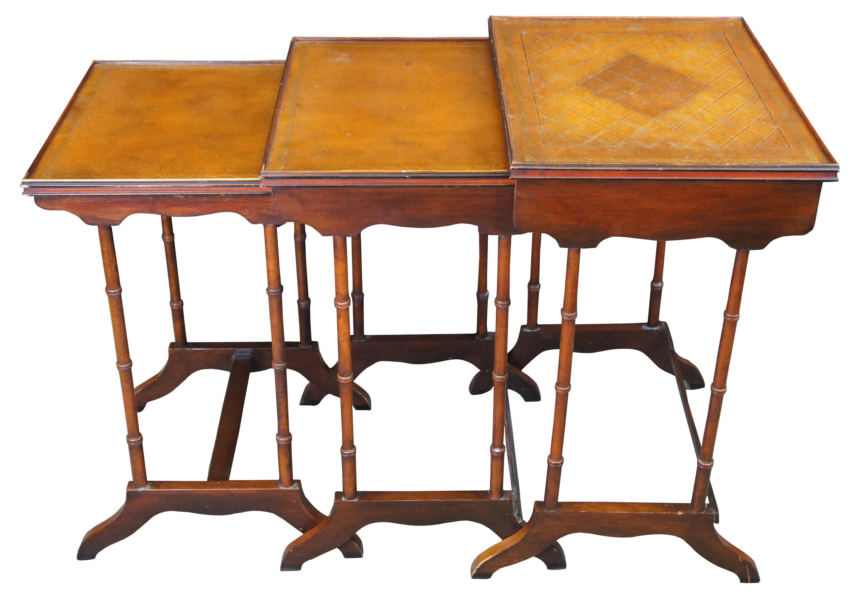 3 Vintage Regency Style Tooled Leather Mahogany Nesting Side Tables Sheraton In Good Condition In Dayton, OH