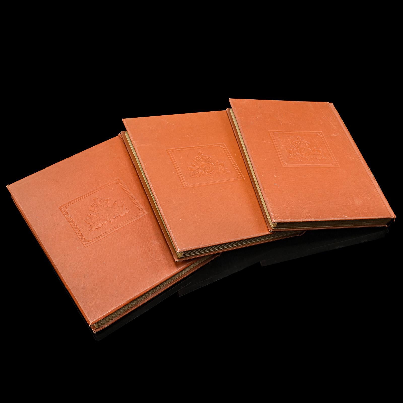 Questo è un antico set di tre volumi di 