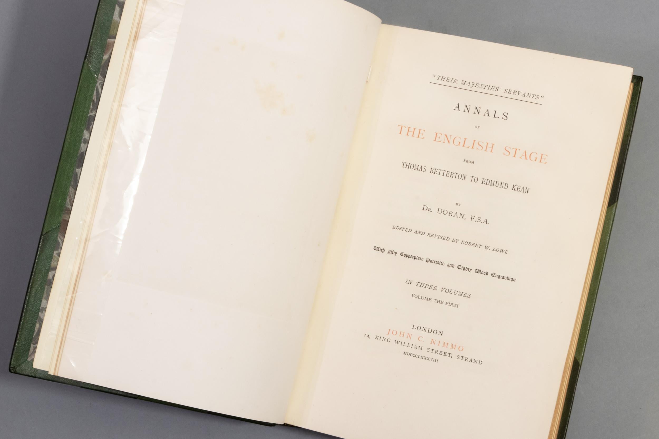 3 Volumes. Doran, F.S.A. Annales de la scène anglaise. Bon état - En vente à New York, NY