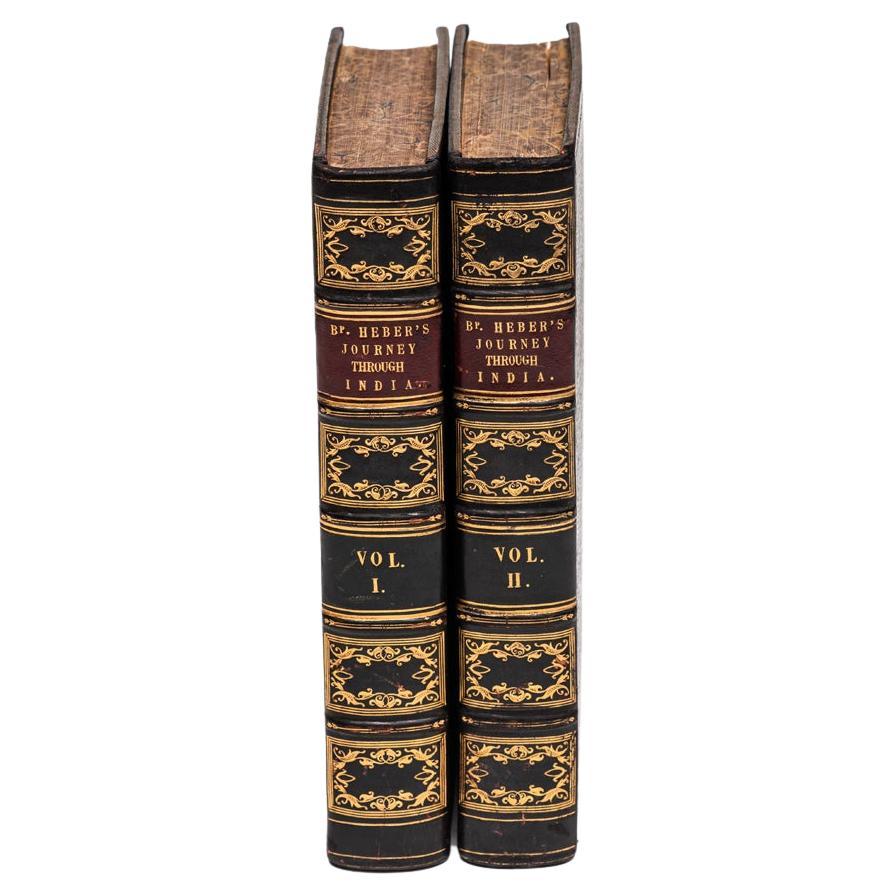 3 Volumes. Reginald Heber, The Narrative of a Journey Through the Upper Provinces of India from Calcutta to Bombay 1824-1825 (Récit d'un voyage dans les provinces supérieures de l'Inde, de Calcutta à Bombay). Deuxième édition. Relié en plein