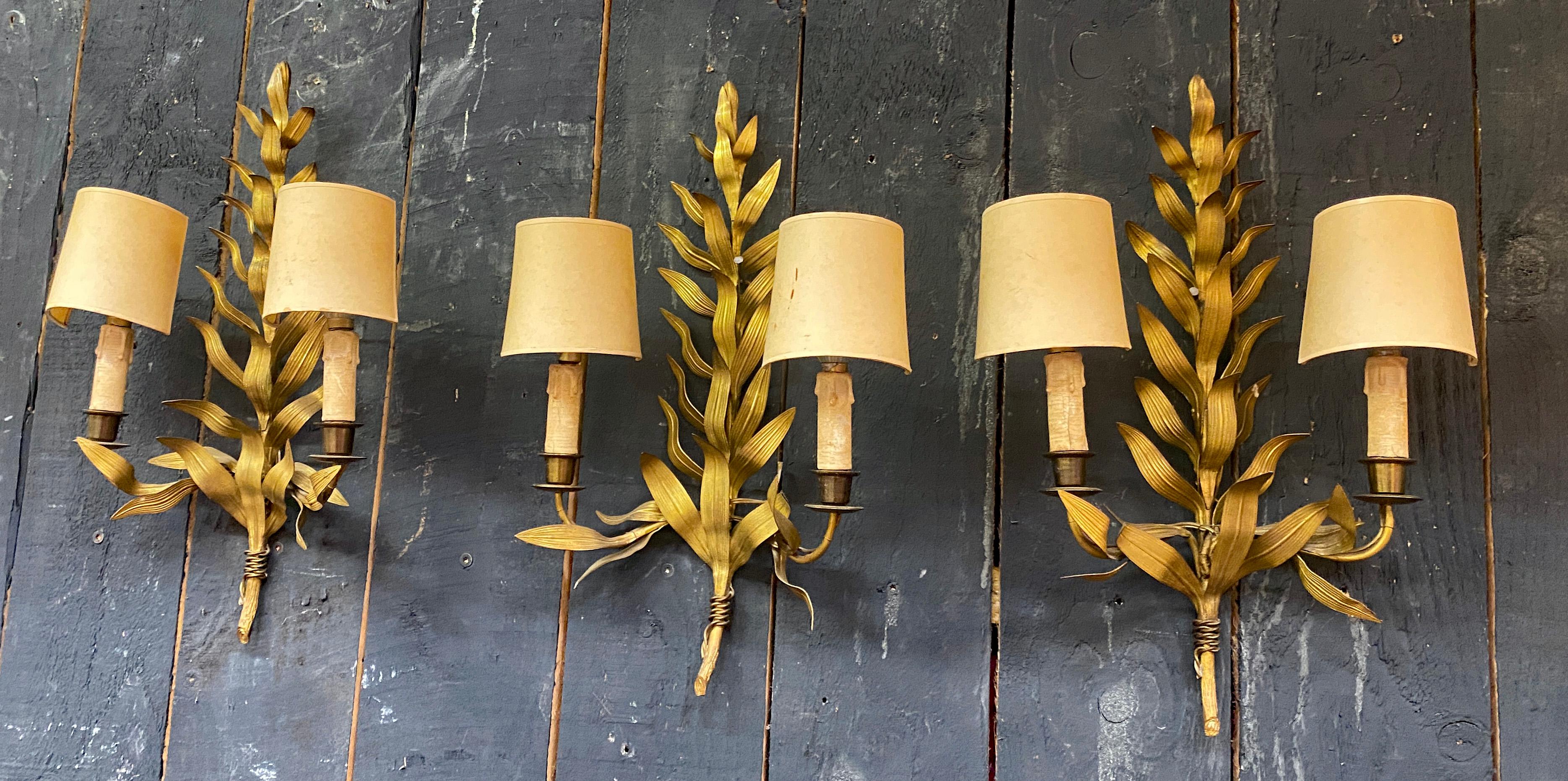3 wall lights in the style of Maison Baguès in brass
Stylized leaves
Price is for 1
possibility to buy 1,2 or 3