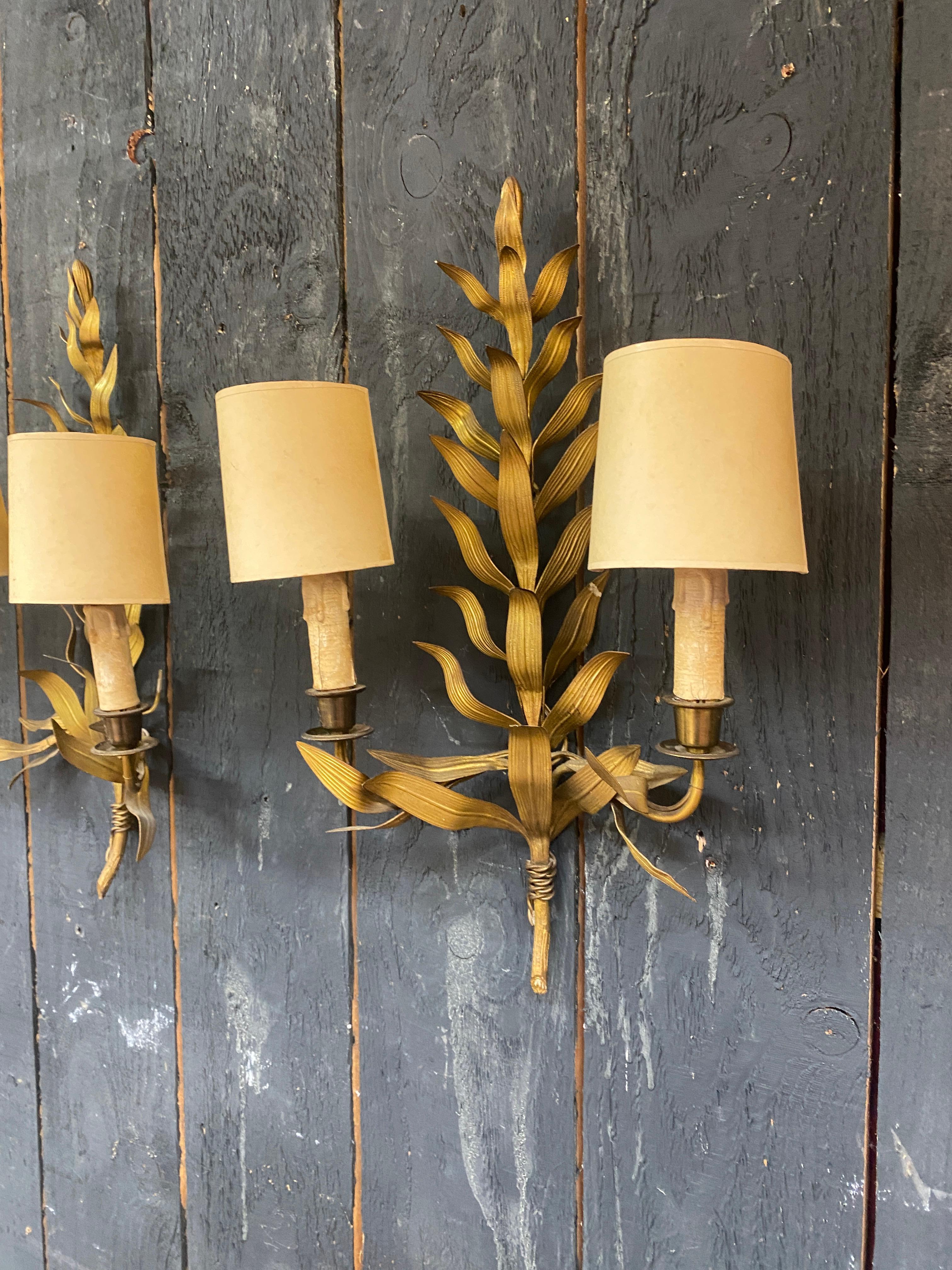 3 wall lights in the style of Maison Baguès in brass Stylized leaves  For Sale 1