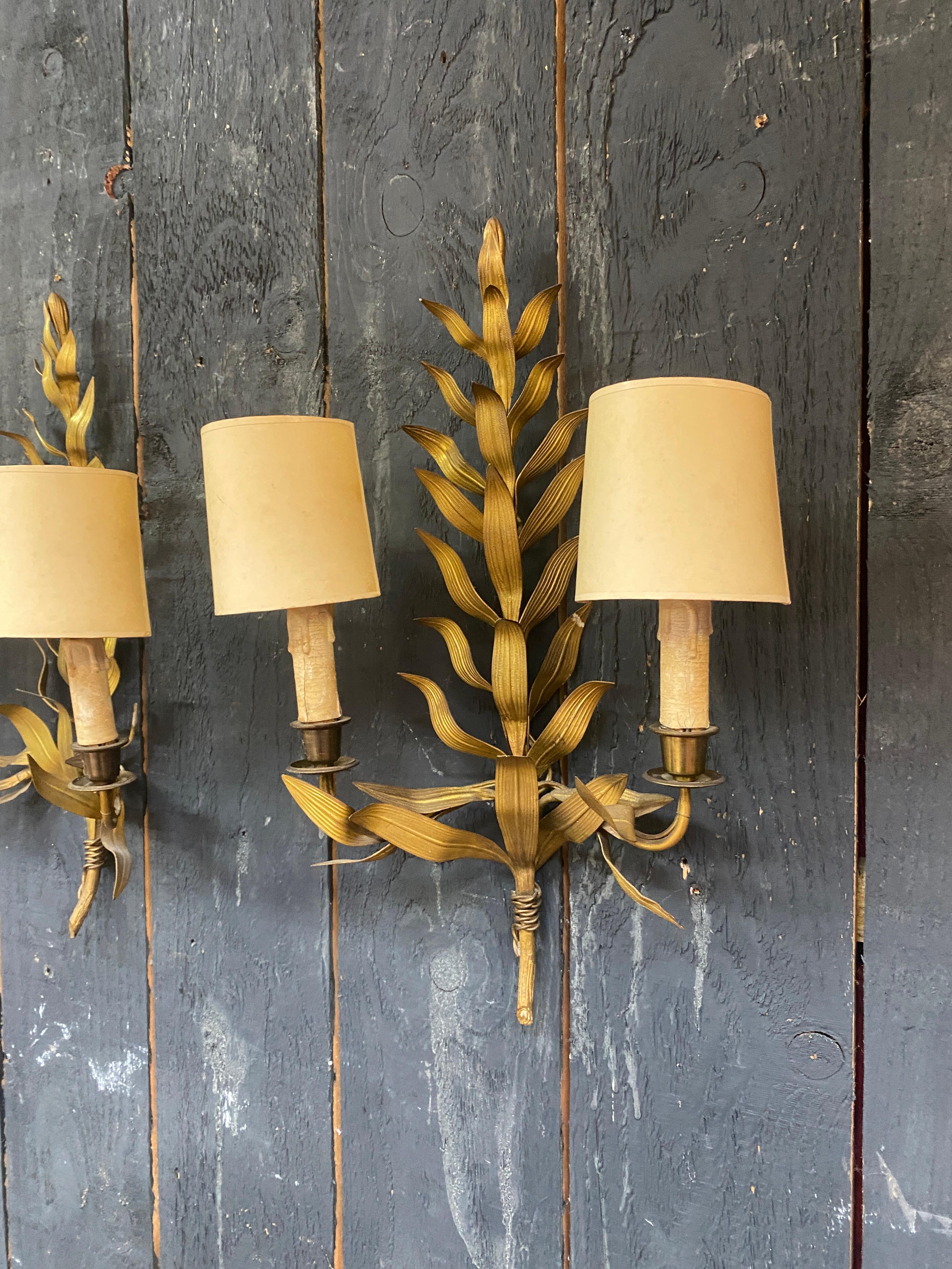 3 wall lights in the style of Maison Baguès in brass Stylized leaves  For Sale 2