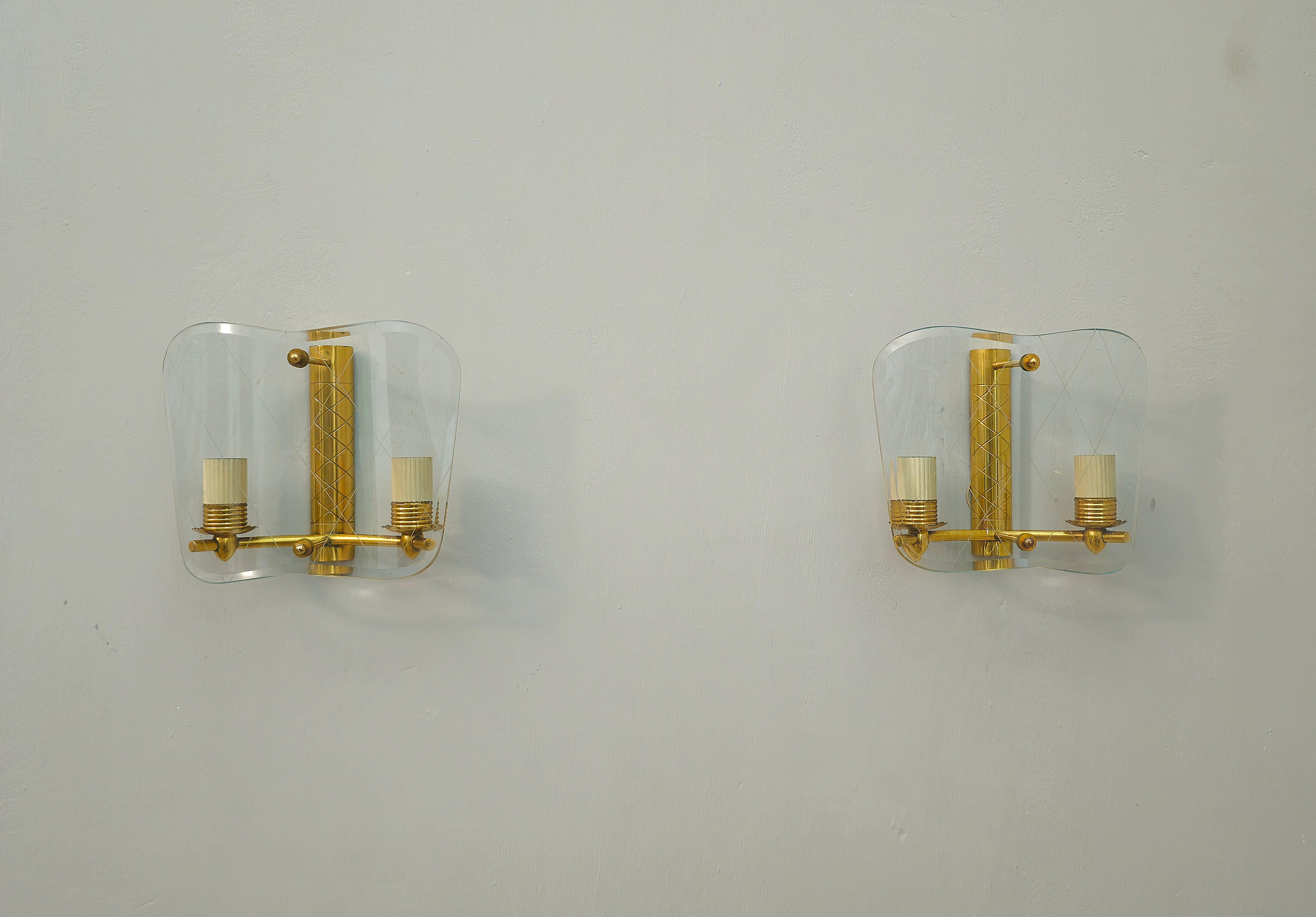 3 Wall Lights Sconces Brass Decorated Glass Midcentury Italian Design 1950 In Good Condition For Sale In Palermo, IT
