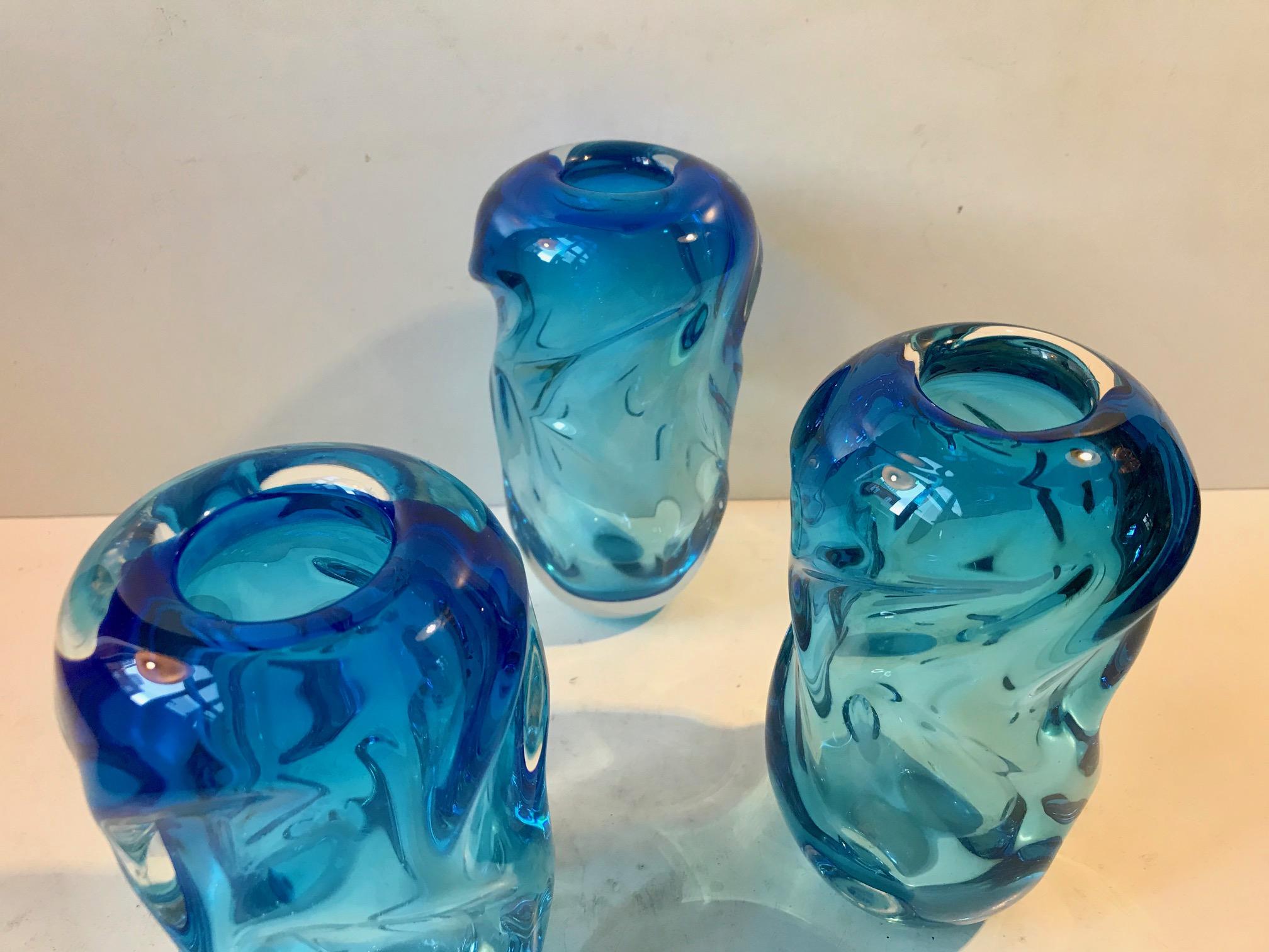 3 Wellen aus blauem Kunstglas, Vasen von Jan Bernek für Skrdlovice, 1960er Jahre im Zustand „Gut“ im Angebot in Esbjerg, DK