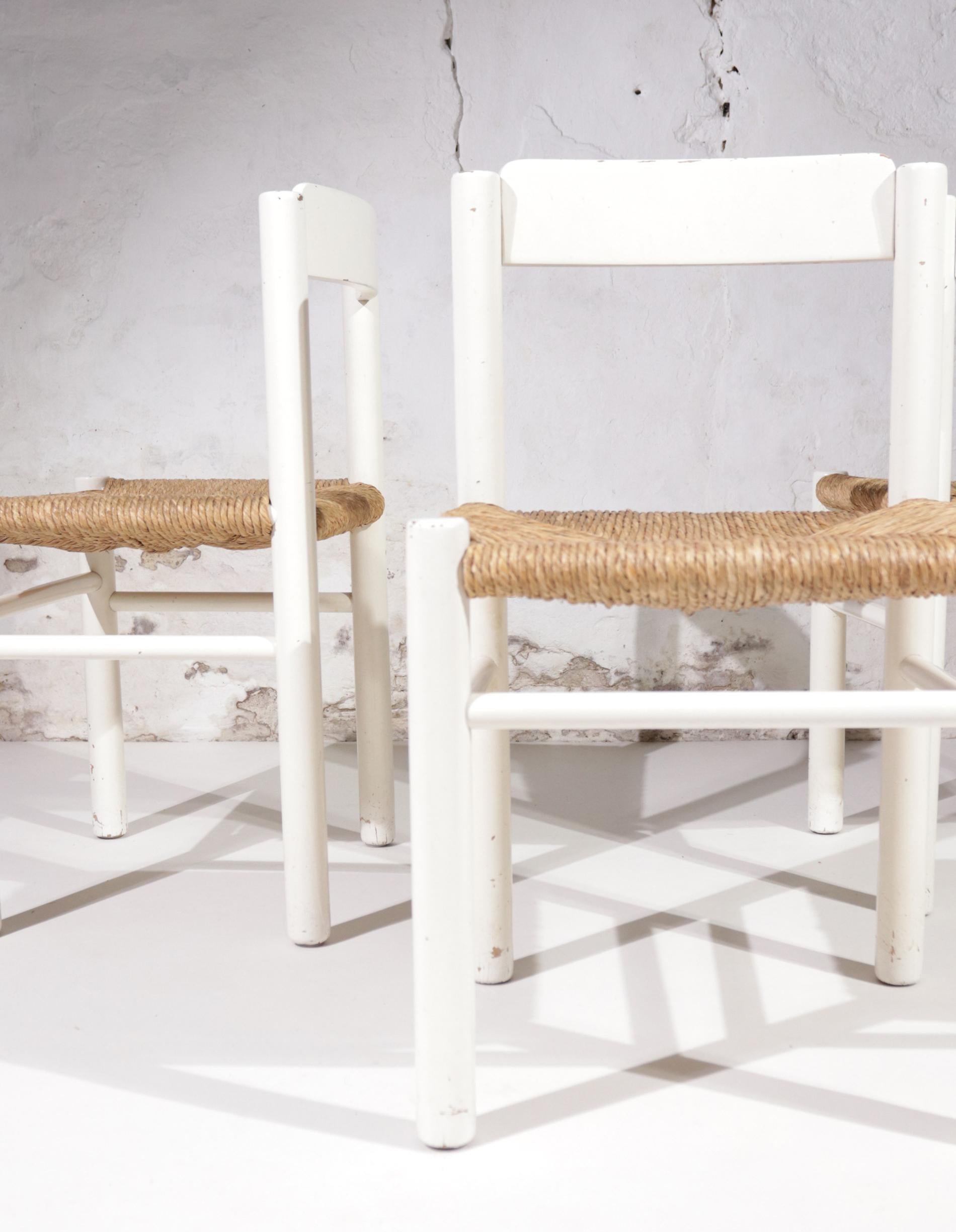2 White Dining Chairs in the Style of Charlotte Perriand, France, 1960 For Sale 3
