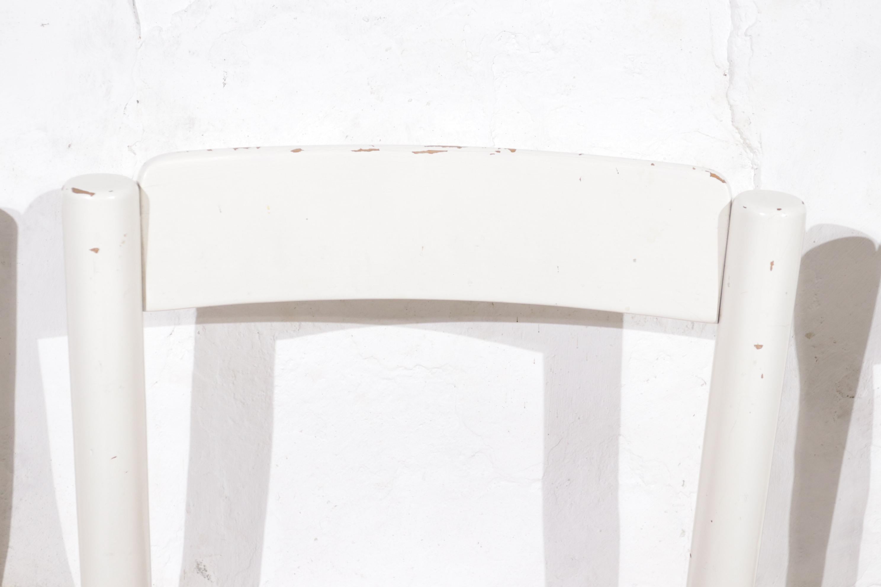 2 weiße Esszimmerstühle im Stil von Charlotte Perriand, Frankreich, 1960 im Angebot 9
