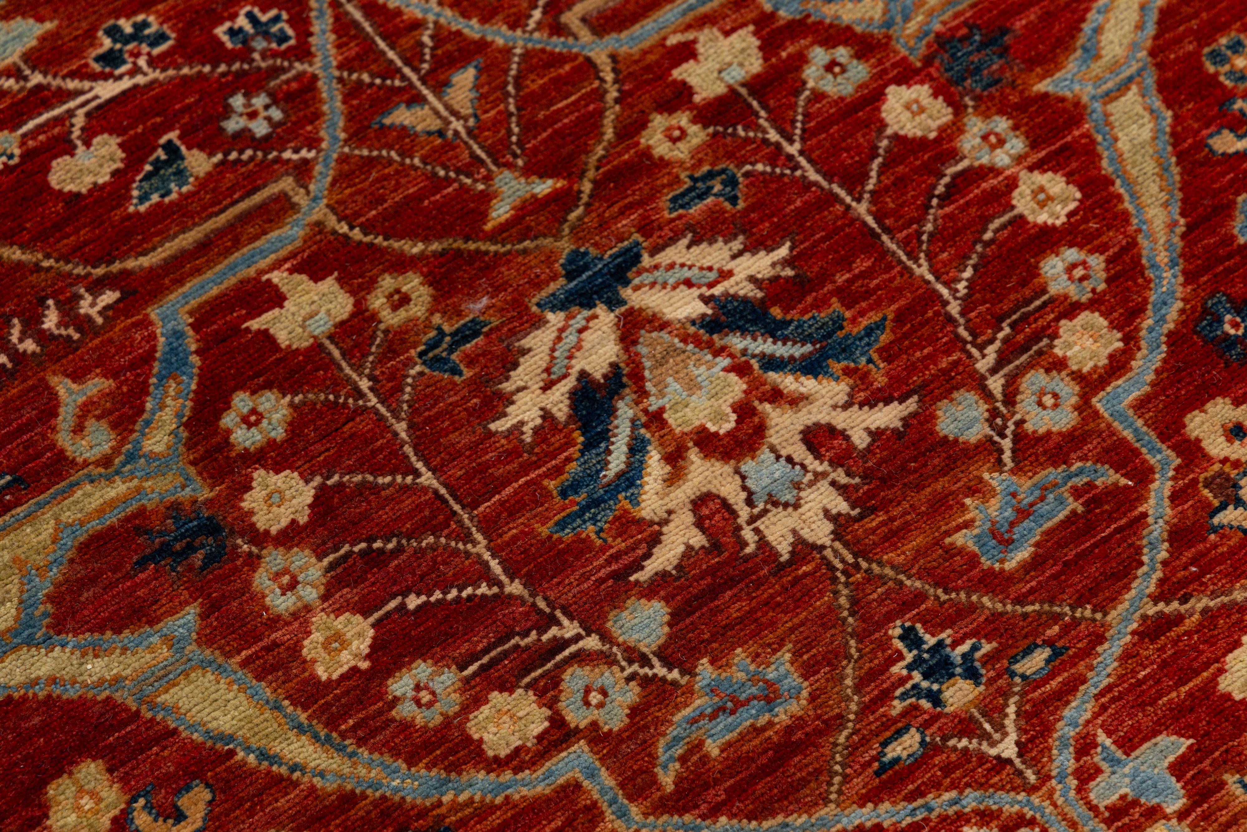 3 x 10  Runner in lana Sultanabad dal design moderno fatto a mano in rosso In condizioni Nuovo in vendita a Norwalk, CT