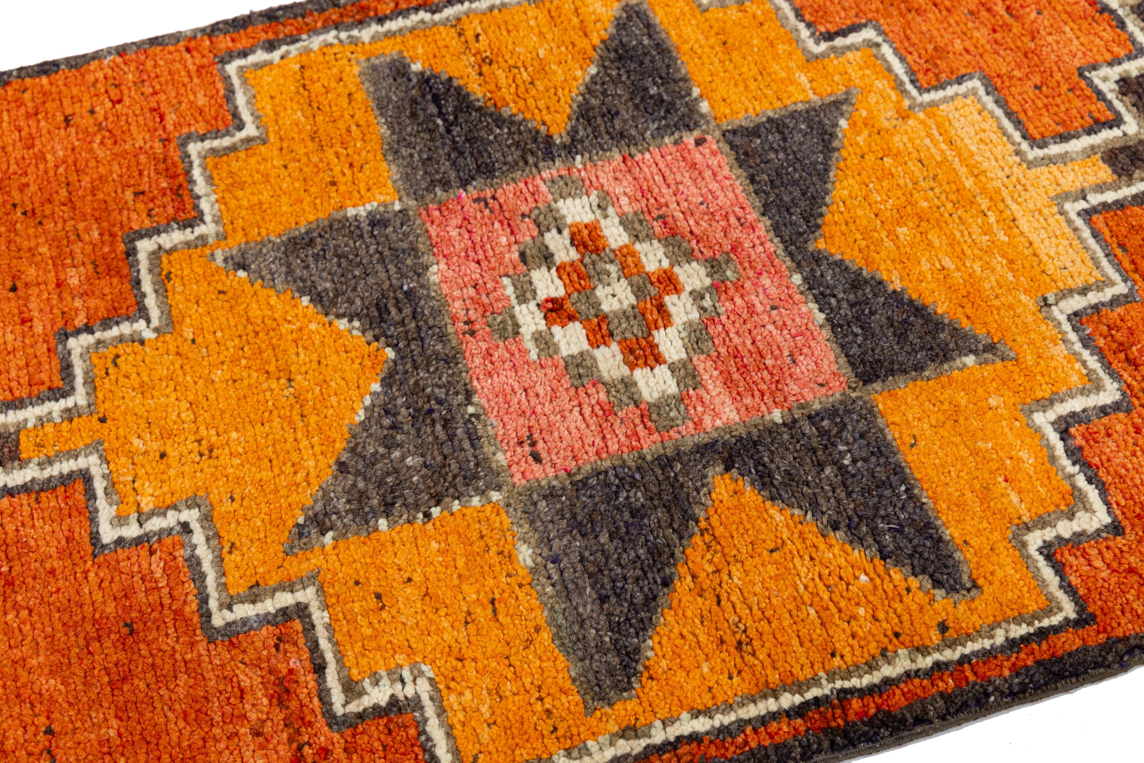 Runner in lana turca vintage 3 x 10 in arancione bruciato con motivi geometrici tribali in vendita 2