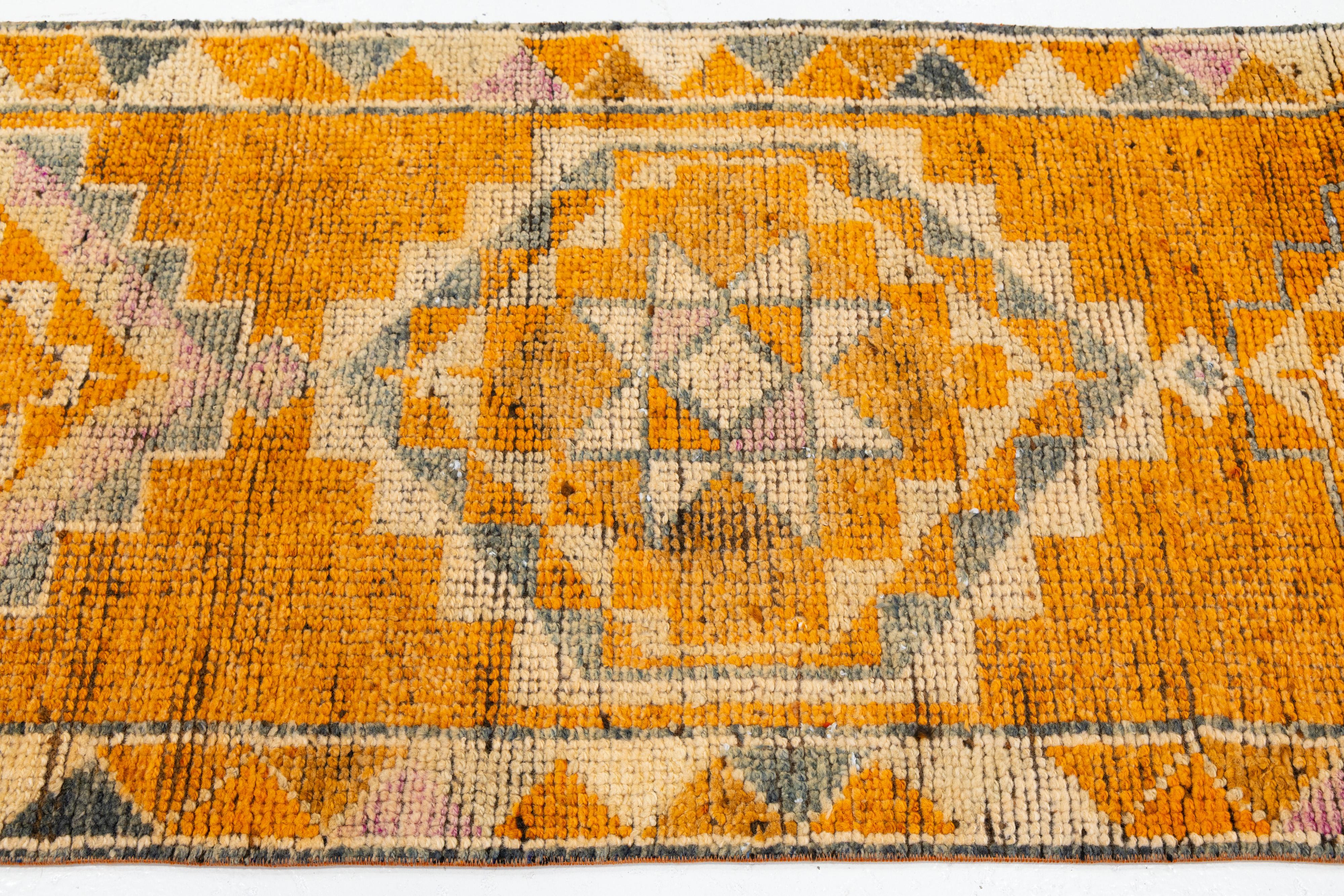 3 x 13 Vintage Alfombra Turca de Lana Anaranjada Anudada a Mano con Motivos Geométricos siglo XX en venta