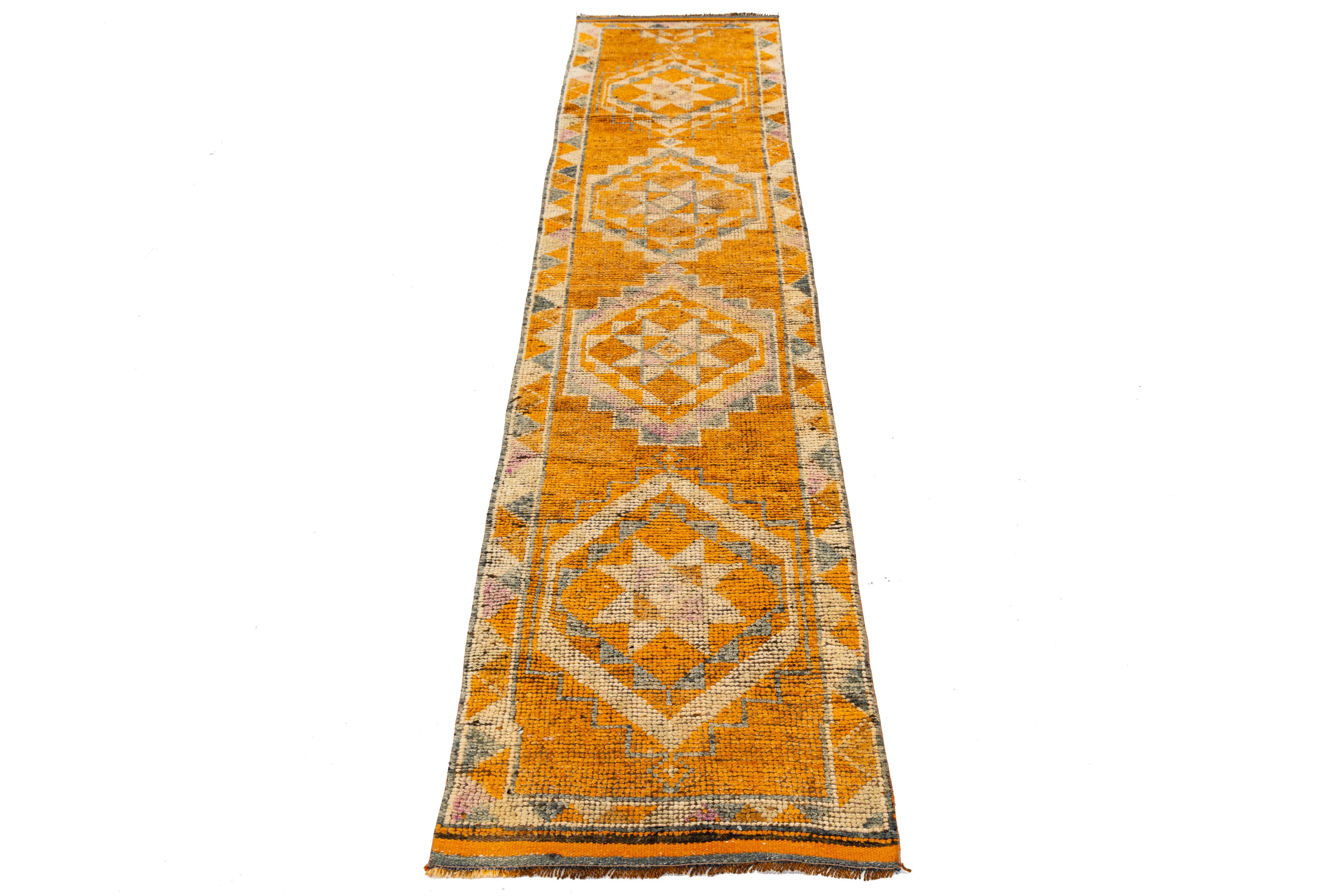 3 x 13 Vintage Alfombra Turca de Lana Anaranjada Anudada a Mano con Motivos Geométricos en venta 1