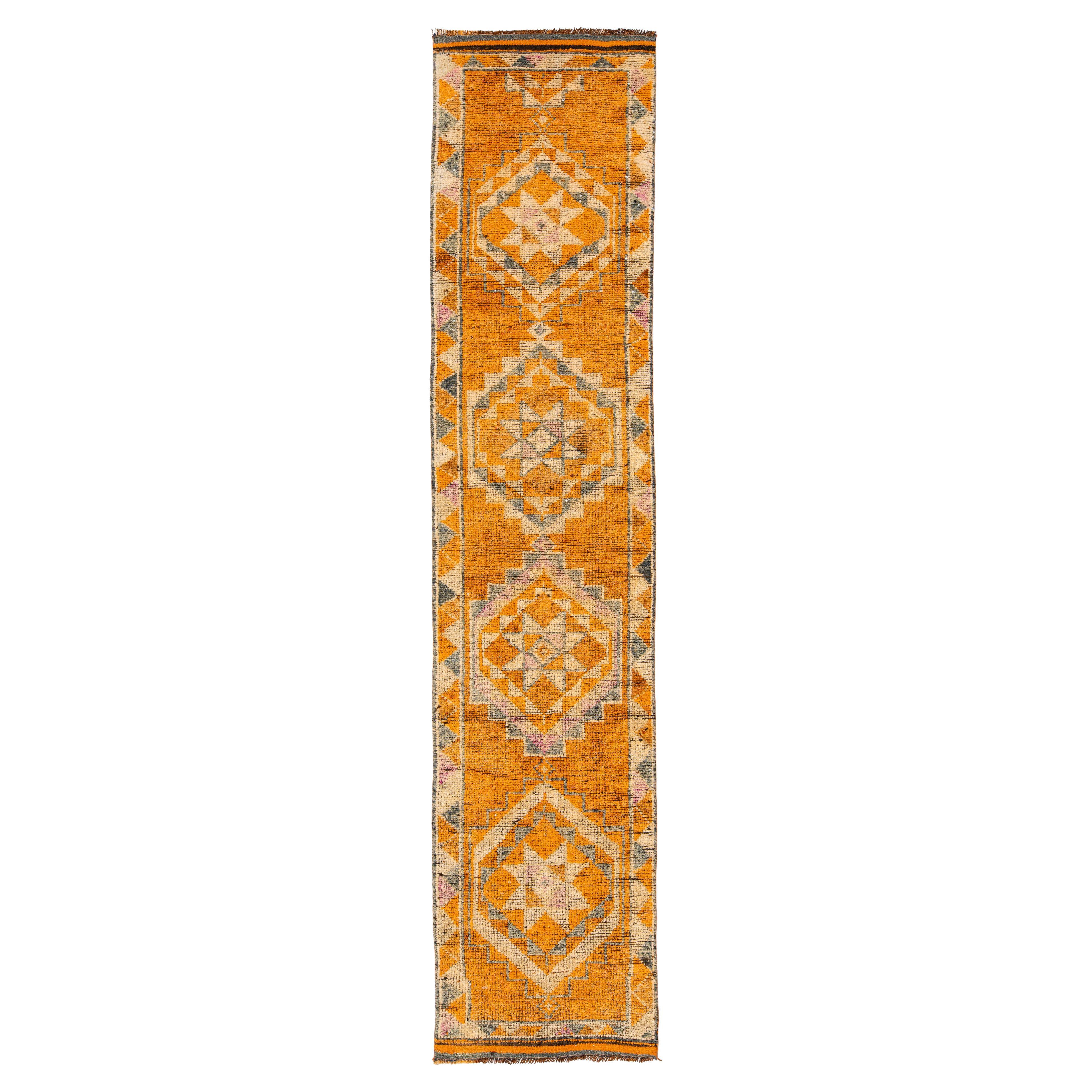 3 x 13 Handgeknüpfter türkischer Läufer aus orangefarbener Wolle mit geometrischen Motiven im Vintage-Stil