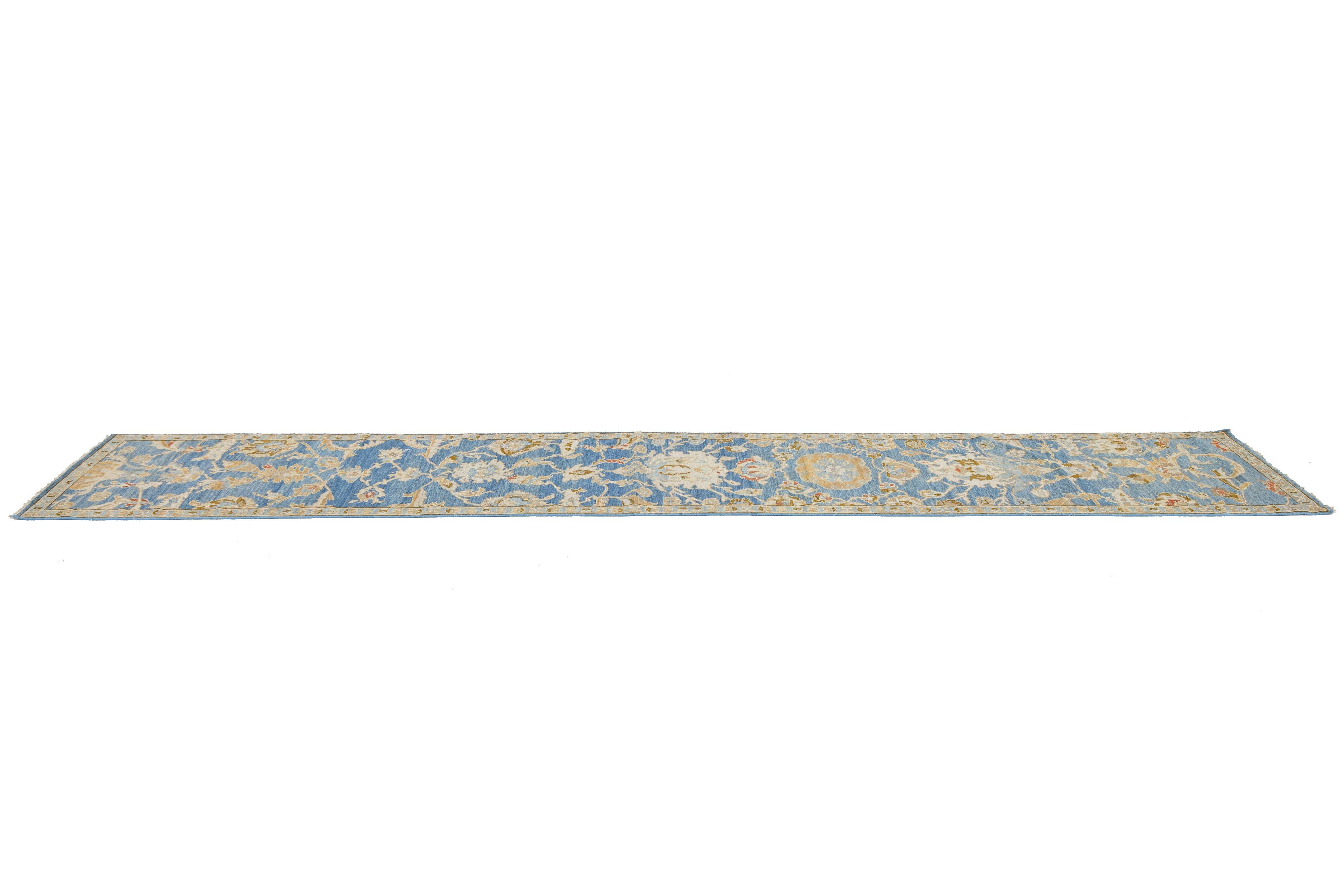 Lana 3 x 16 Runner moderno in lana Sultanabad fatto a mano in blu con un disegno floreale in vendita