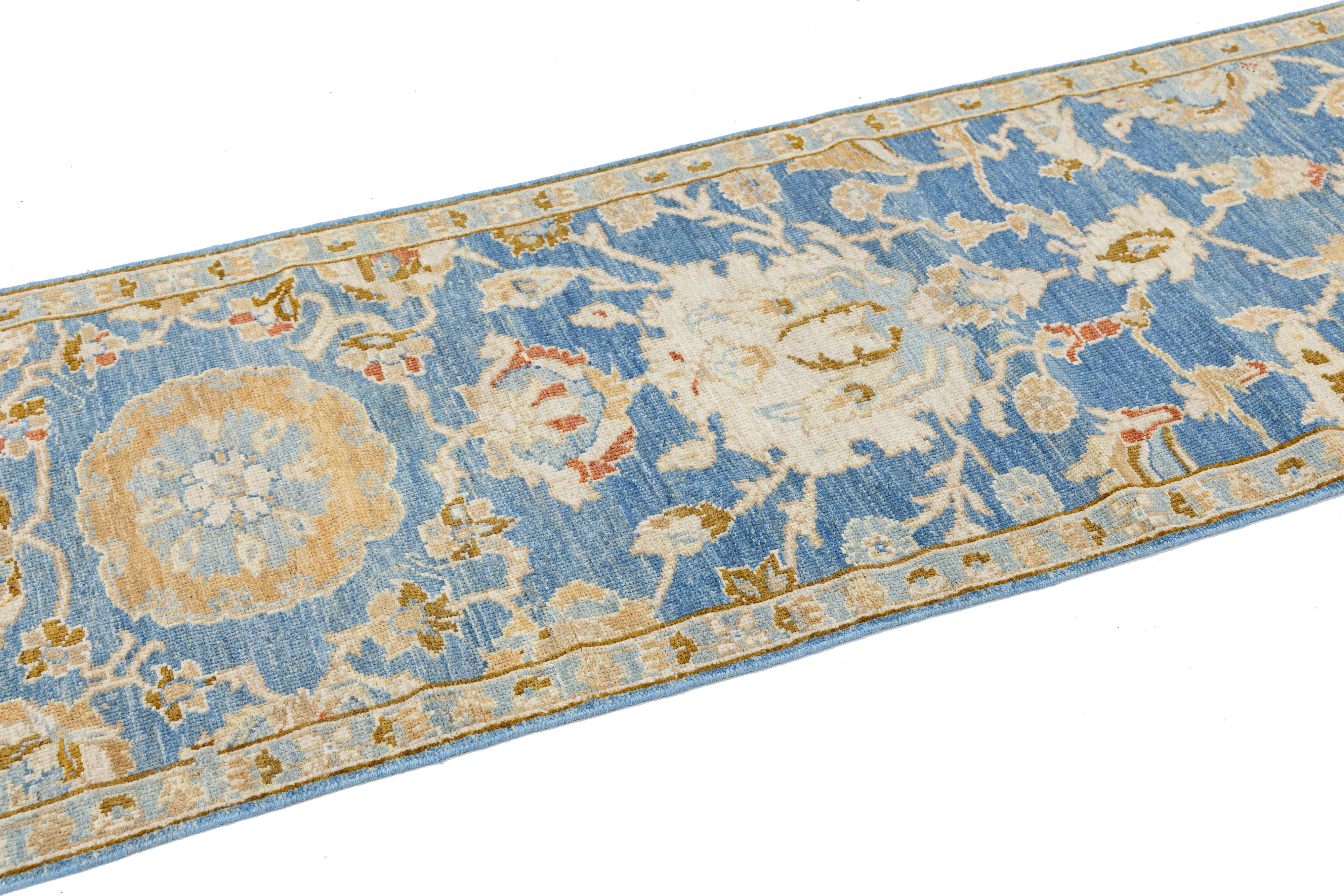 3 x 16 Runner moderno in lana Sultanabad fatto a mano in blu con un disegno floreale in vendita 2