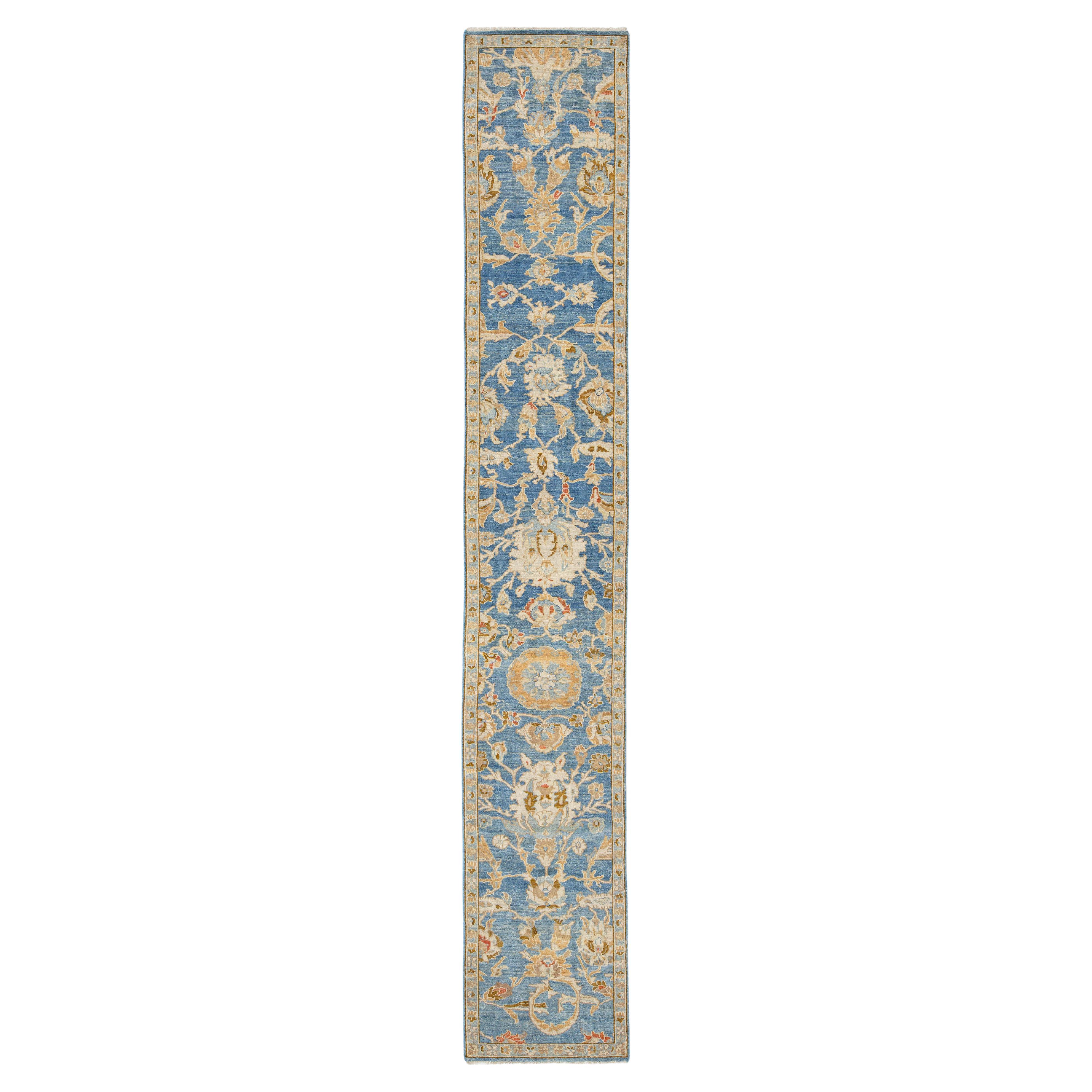 3 x 16 Runner moderno in lana Sultanabad fatto a mano in blu con un disegno floreale in vendita