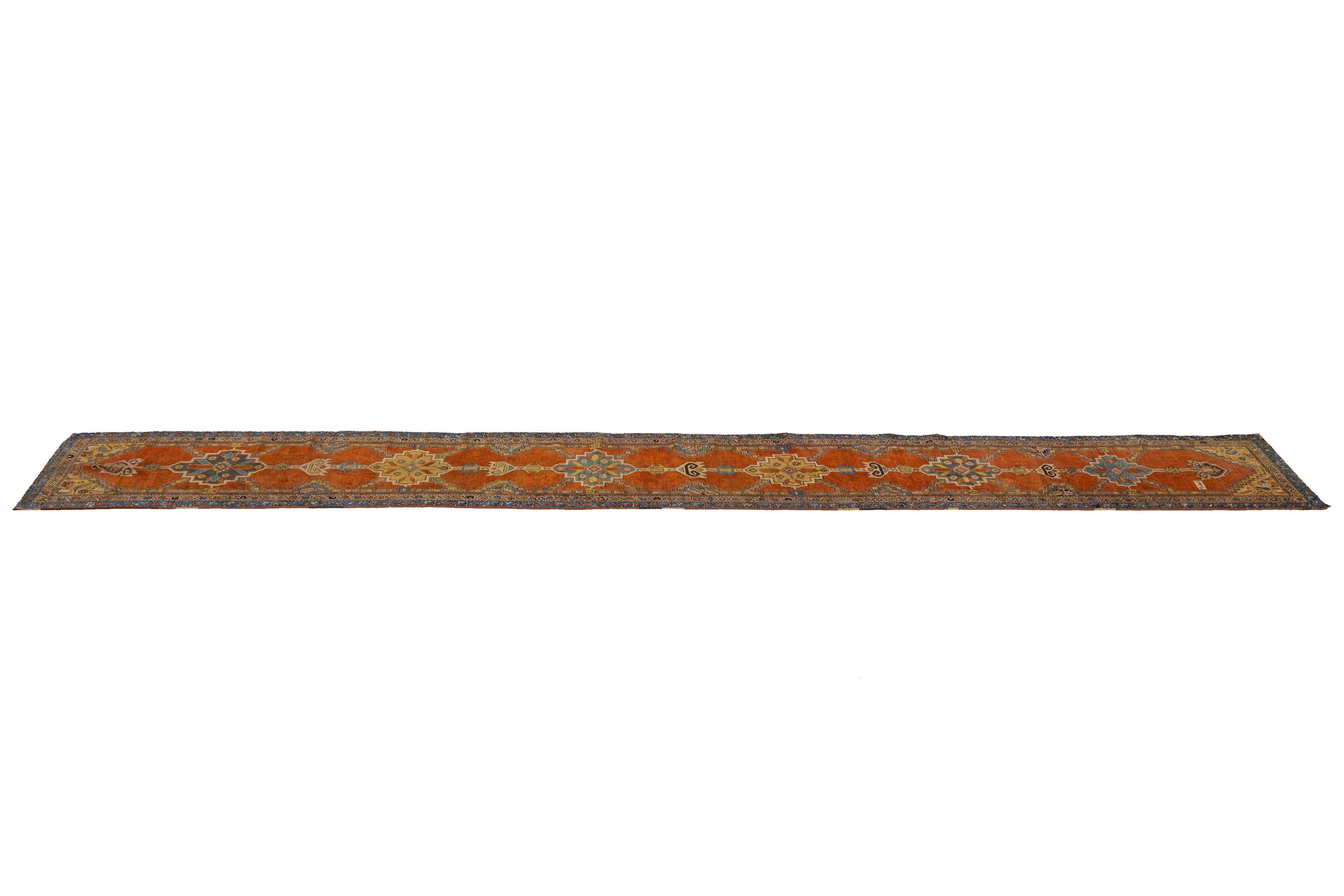 3 x 18 Antik Bakshaeish Persische Wolle Läufer In Orange-Rost Mit Tribal Design im Angebot 1