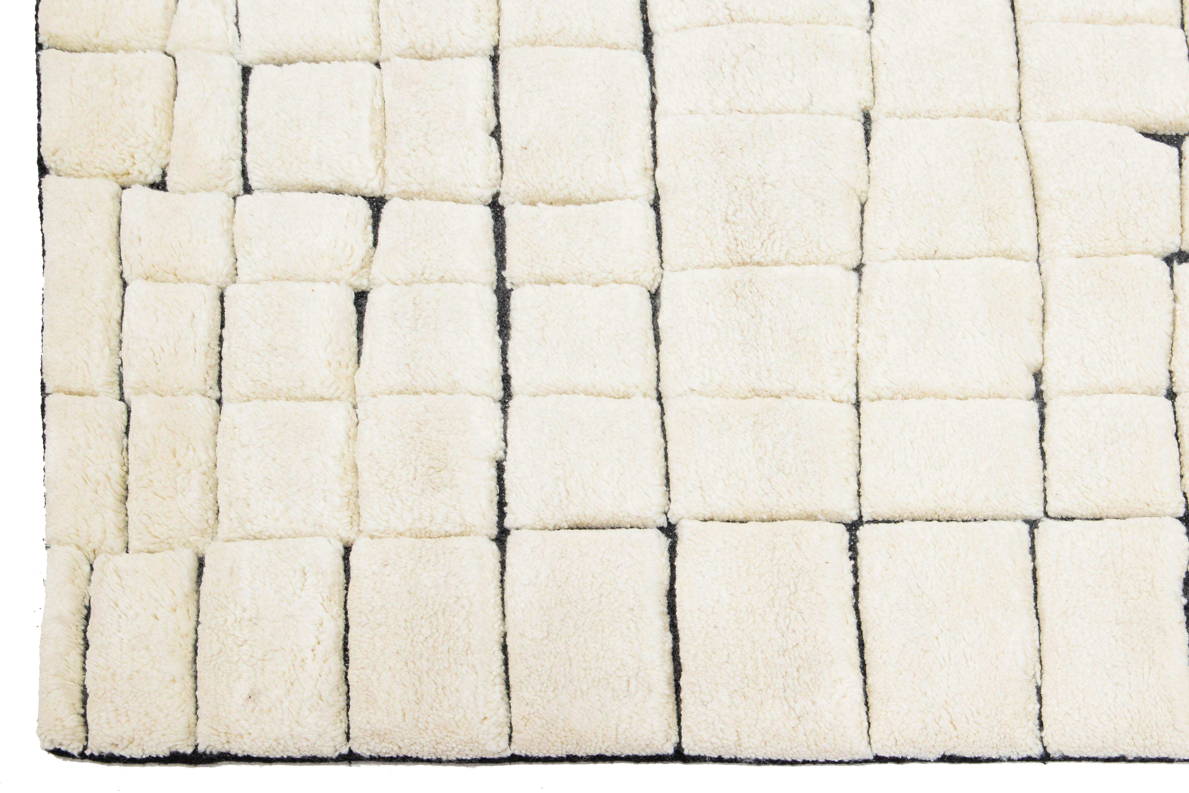 XXIe siècle et contemporain 3 x 20 Chemin de table en laine géométrique moderne de style marocain fait à la main en ivoire en vente