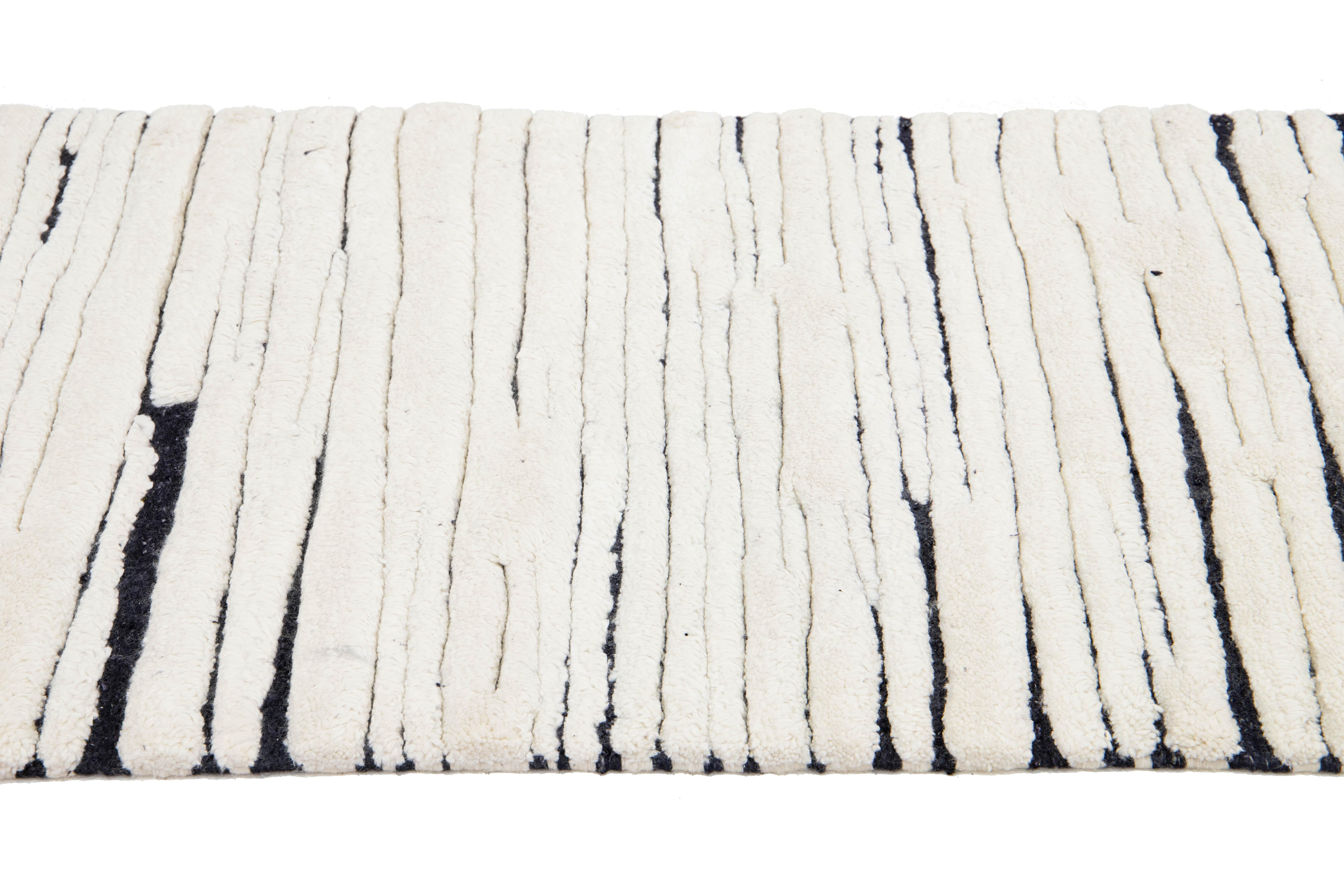 3 x 29 Contemporary Ivory Moroccan Style Handmade Long Wool Runner In New Condition For Sale In Norwalk, CT