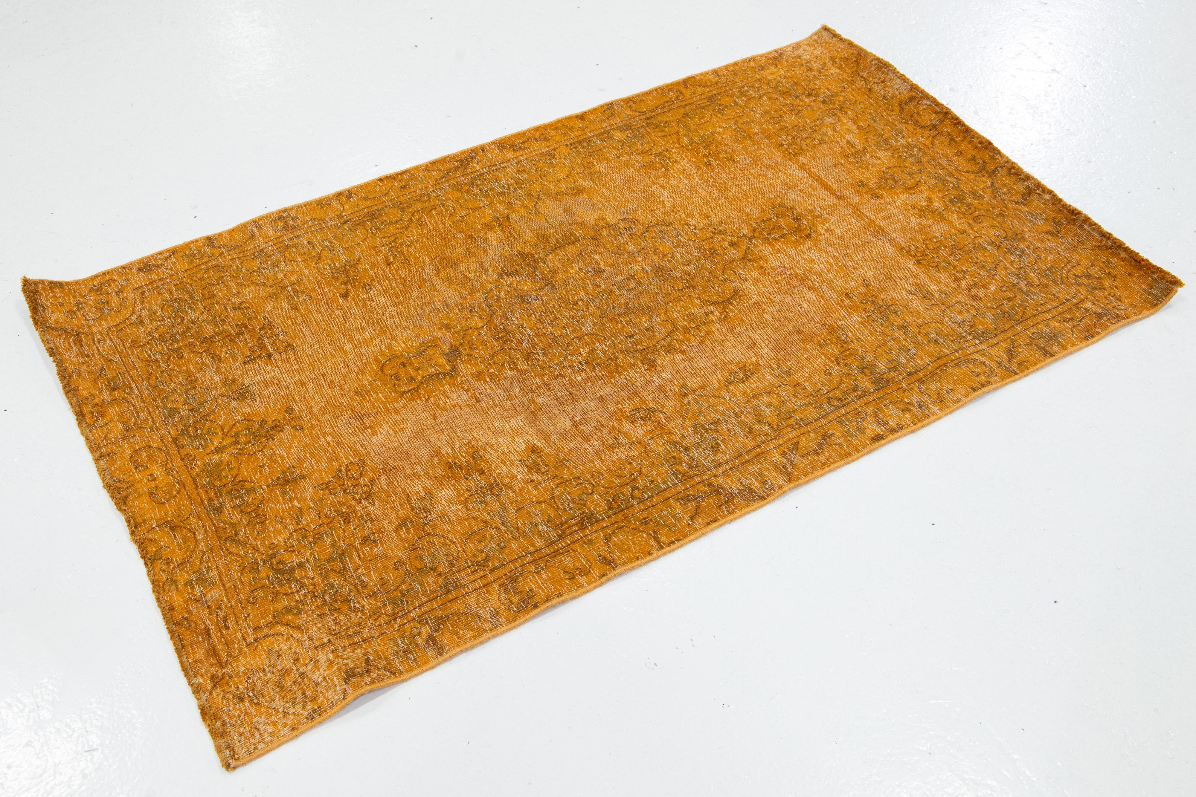 Perse 3 x 4 Orange Tapis persan surteint à la main avec motif de médaillon en vente