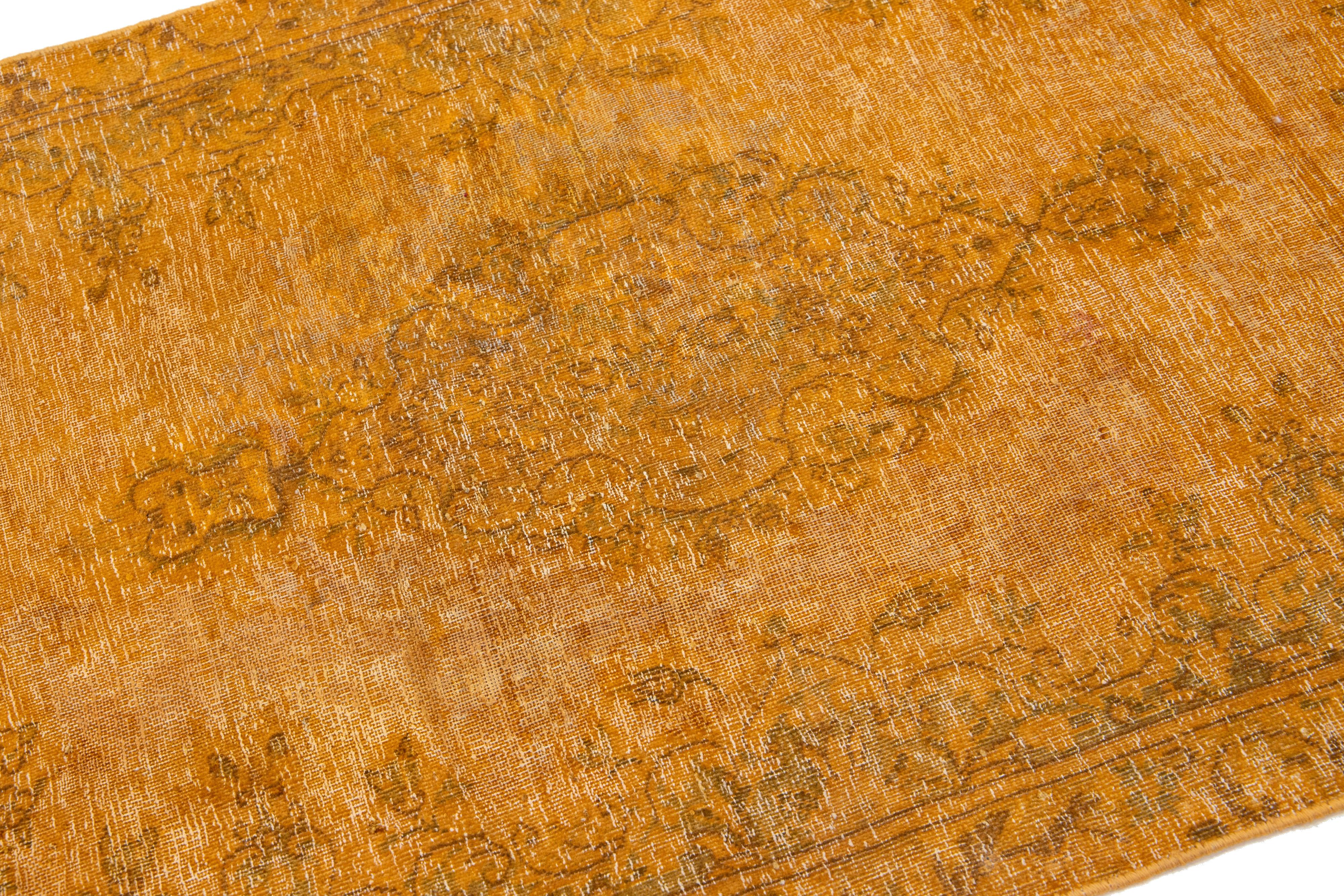 Noué à la main 3 x 4 Orange Tapis persan surteint à la main avec motif de médaillon en vente