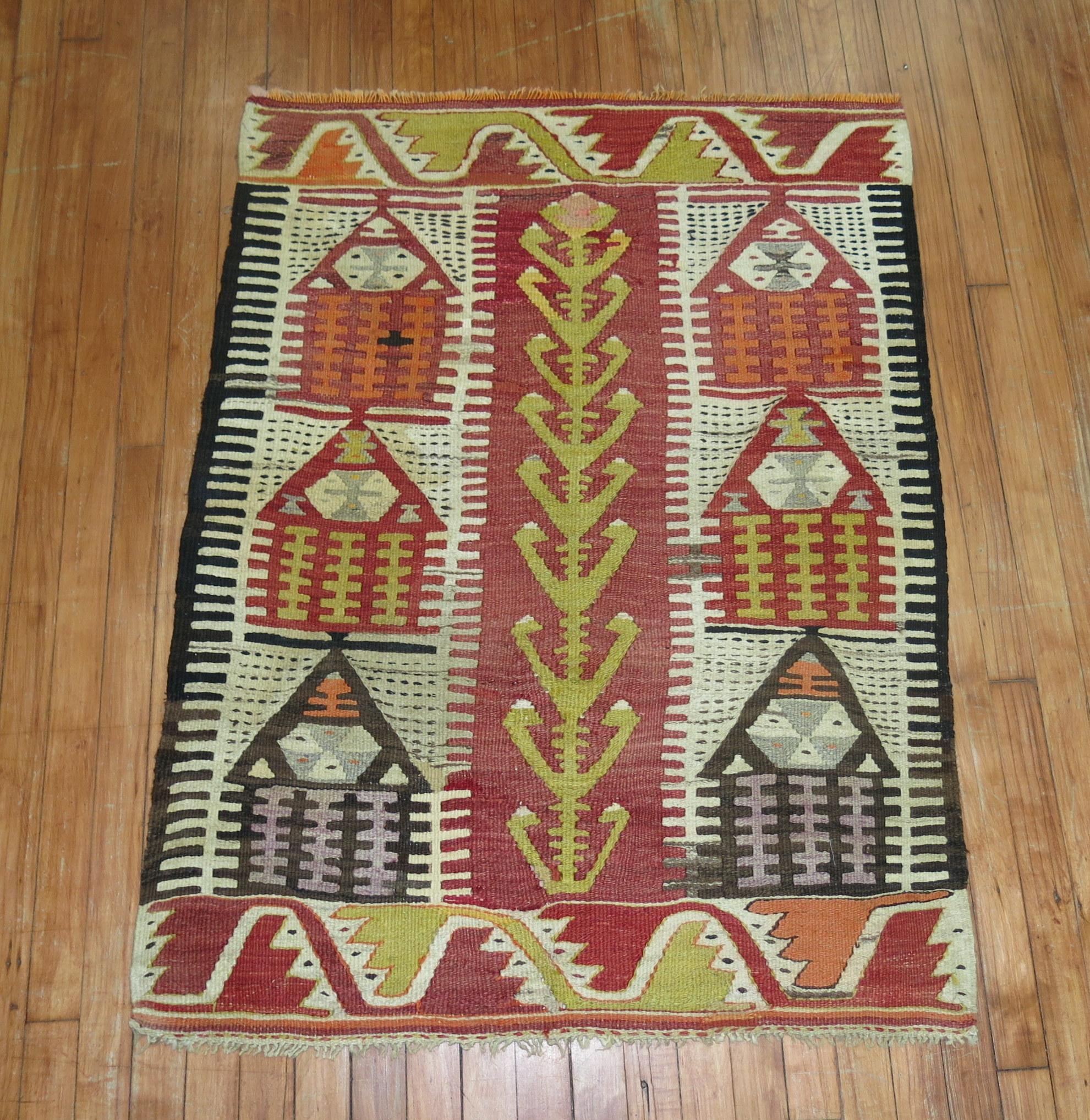 Prayer Turkish Kilim from the mid-20th century

Measures: 3' x 4'1
