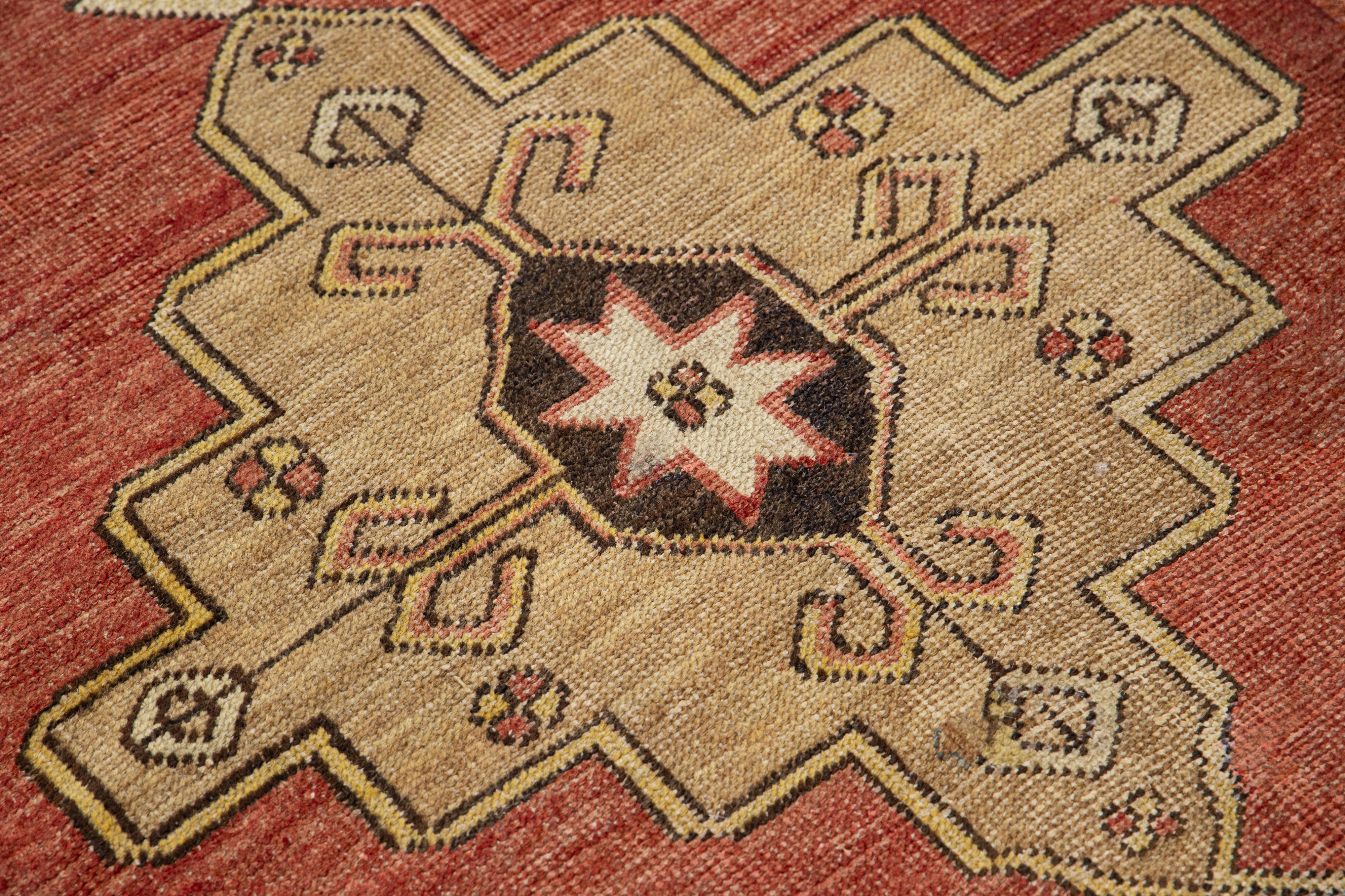 Laine 3 x 7 Chemin de table en laine turque d'Anatolie de couleur rouge avec motifs géométriques en vente