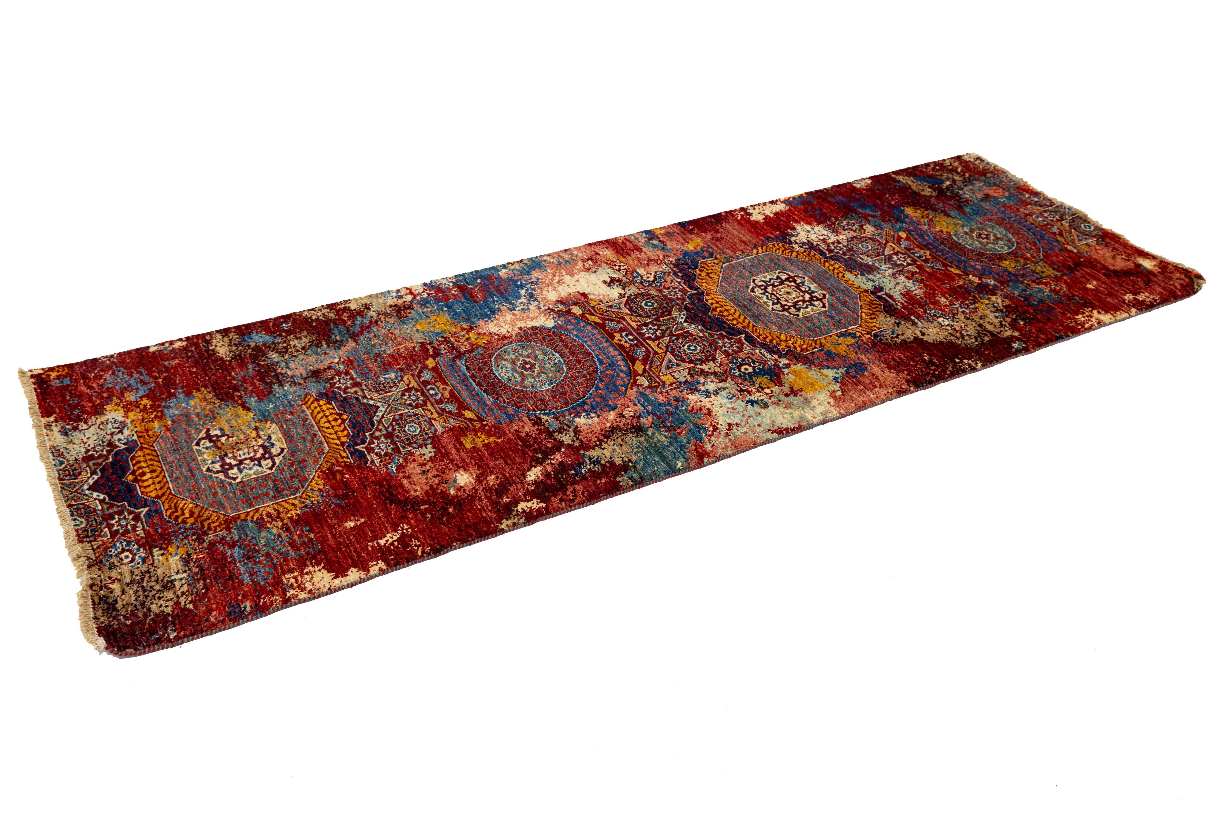 3 x 8 Transitional Wolle Teppich handgefertigt in Rot mit Allover-Design (Indisch) im Angebot