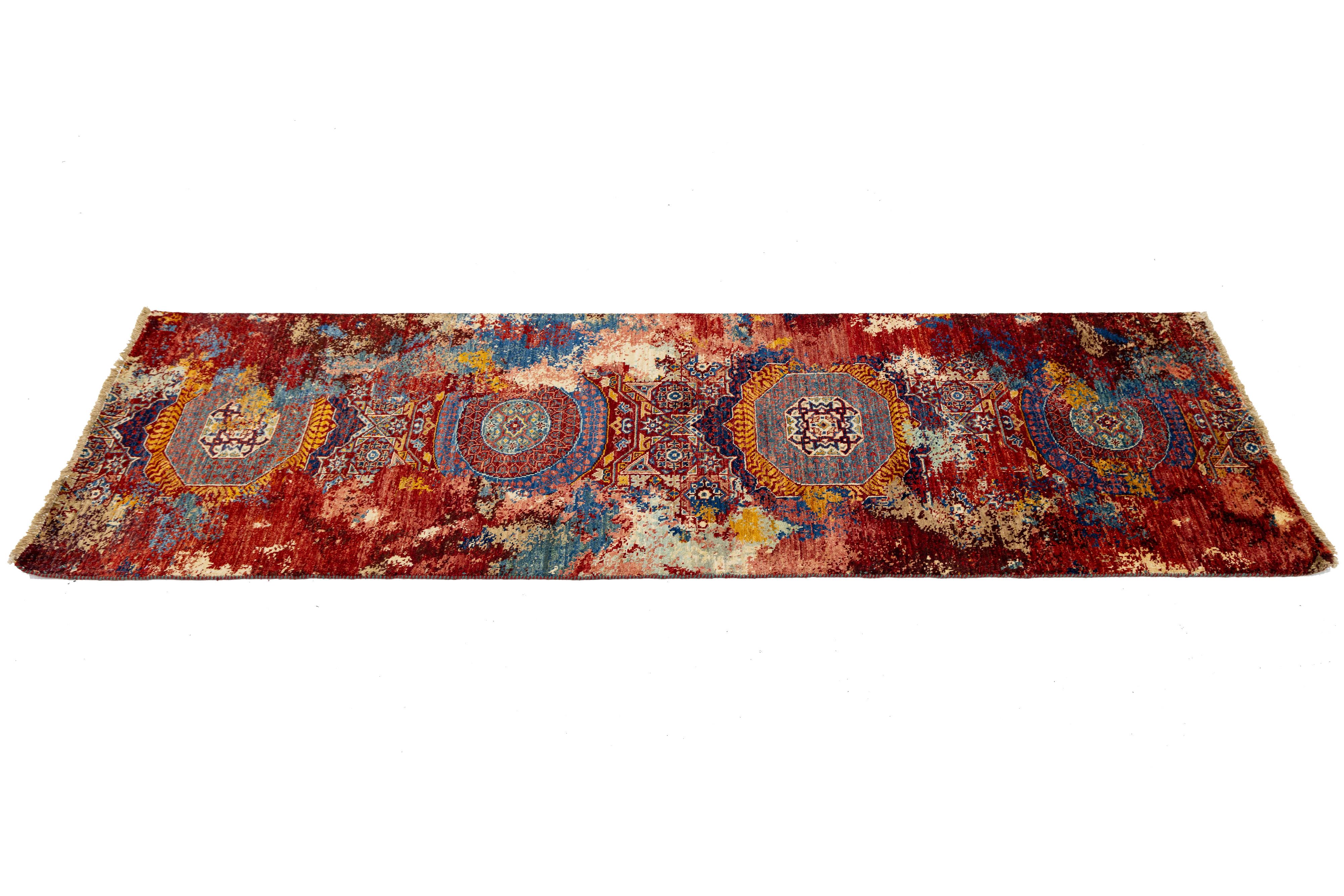 3 x 8 Transitional Wolle Teppich handgefertigt in Rot mit Allover-Design (21. Jahrhundert und zeitgenössisch) im Angebot