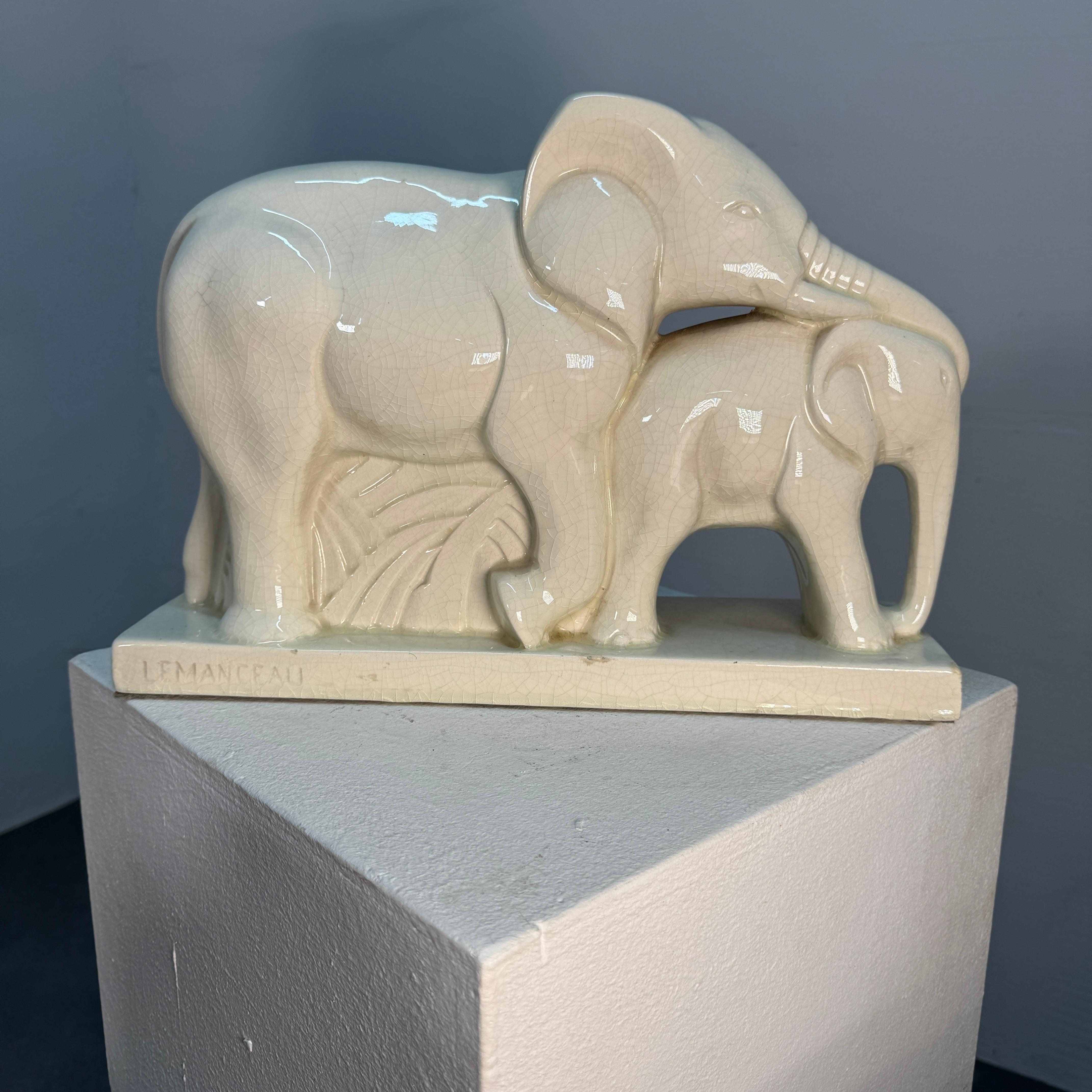 3 x Charles Lemenceau (1905-1980) pour St. Clément. Faïence Art Déco 'Eléphants'. en vente 5