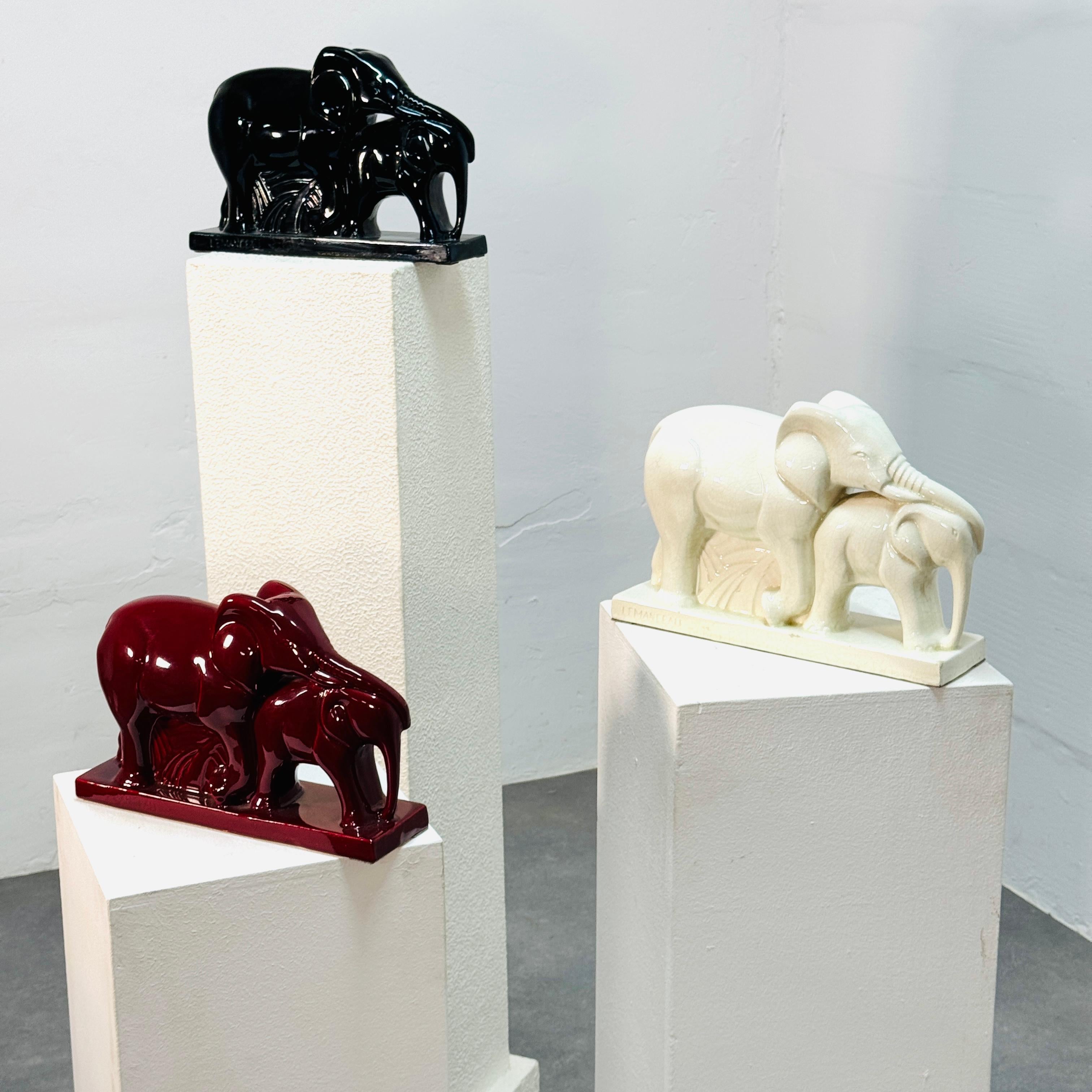 3 x Charles Lemenceau (1905-1980) pour St. Clément. Faïence Art Déco 'Eléphants'. en vente 9