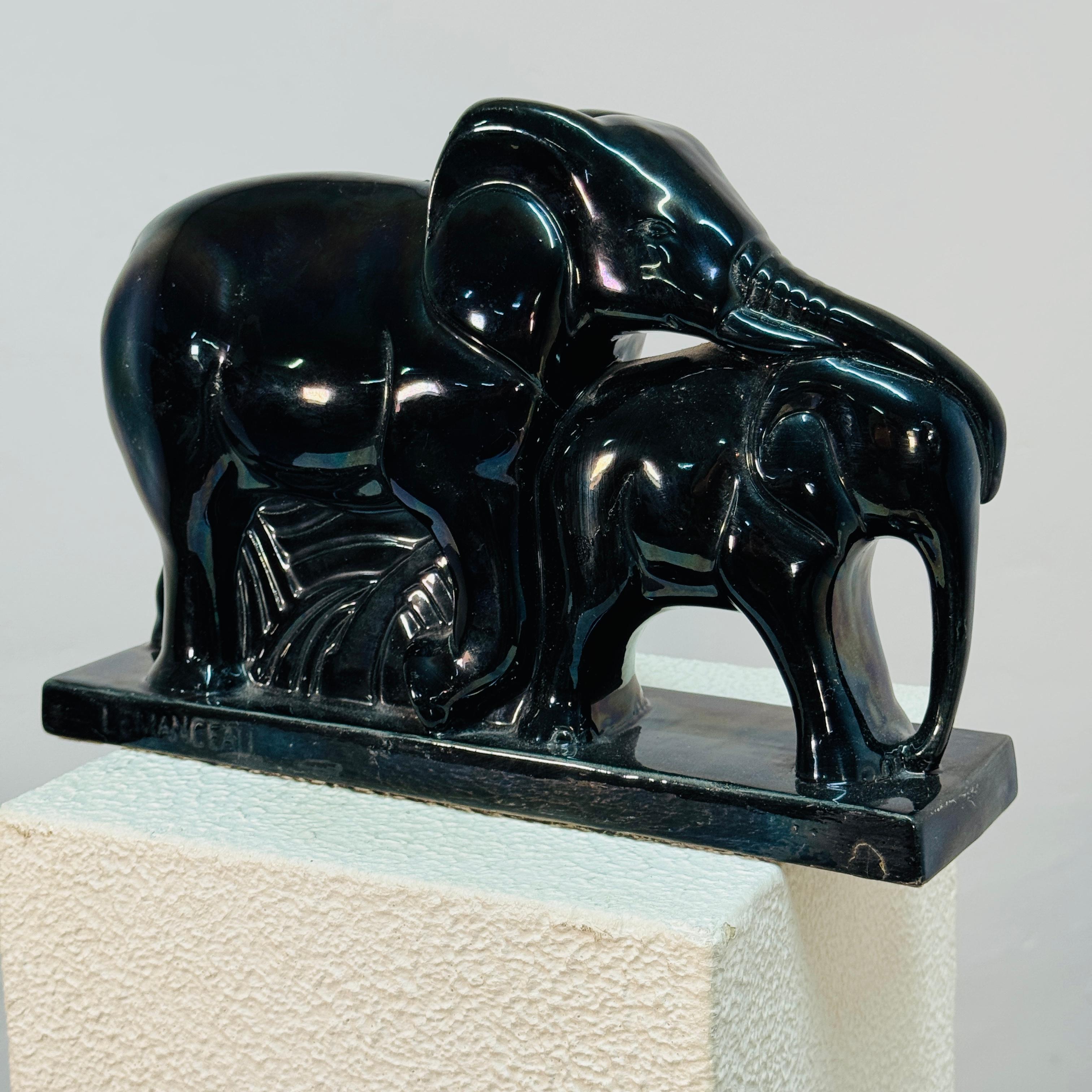 Art déco 3 x Charles Lemenceau (1905-1980) pour St. Clément. Faïence Art Déco 'Eléphants'. en vente