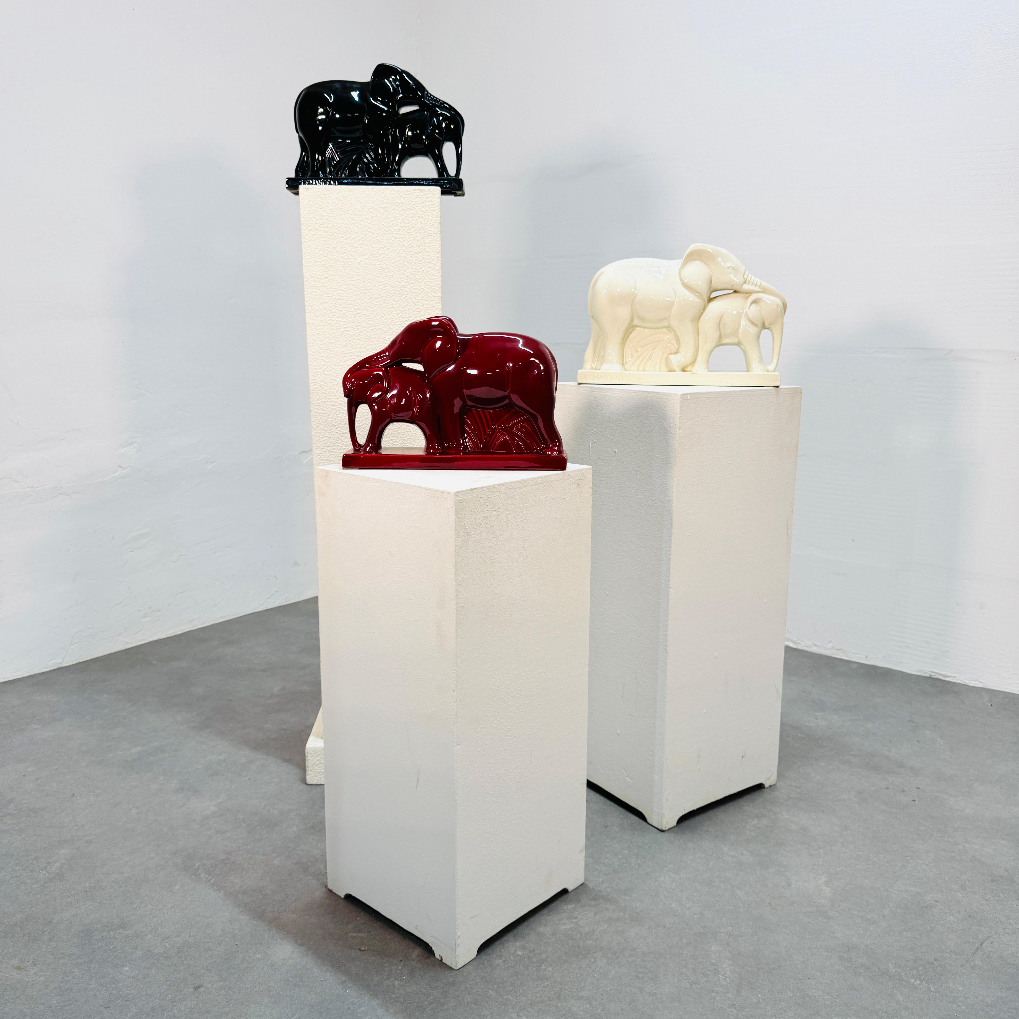 3 x Charles Lemenceau (1905-1980) pour St. Clément. Faïence Art Déco 'Eléphants'. en vente 2