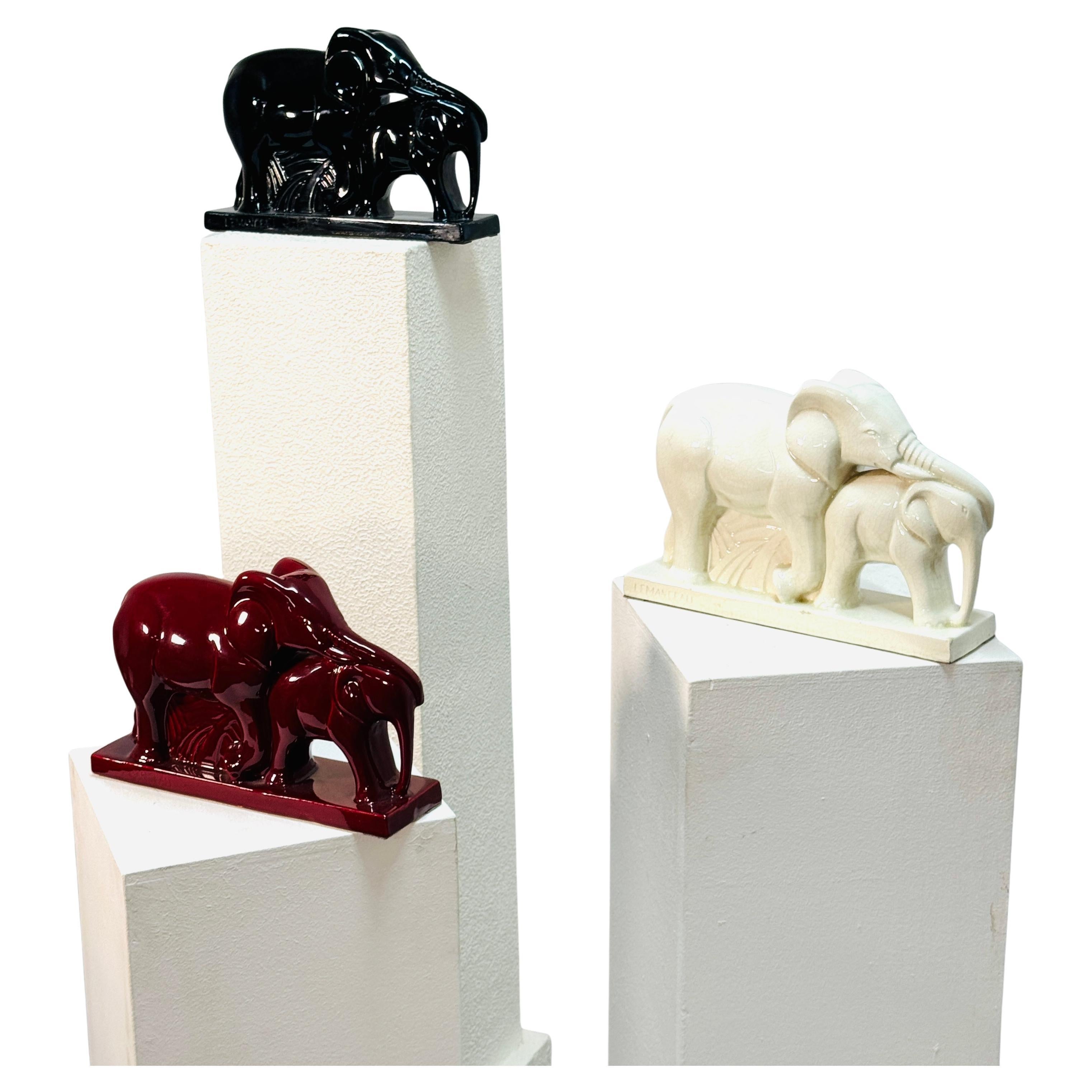 3 x Charles Lemenceau (1905-1980) pour St. Clément. Faïence Art Déco 'Eléphants'. en vente