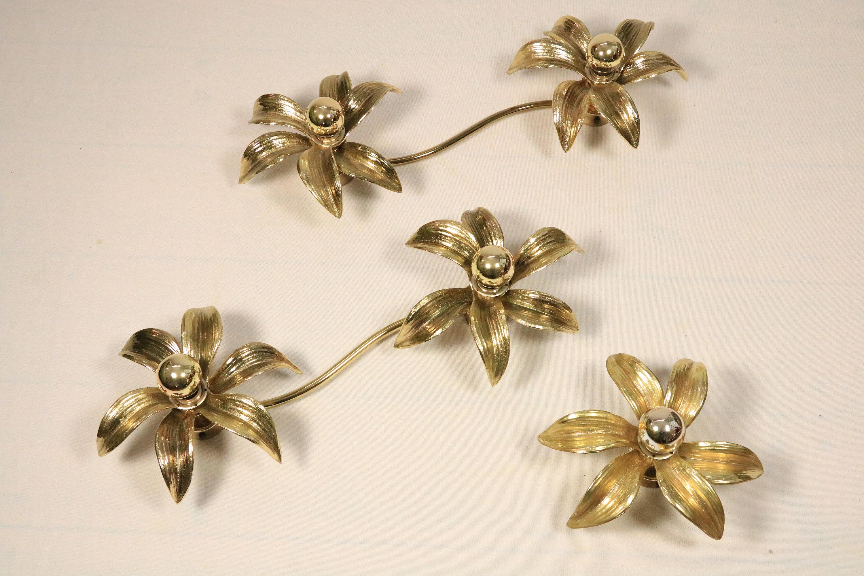 Mid-Century Modern 3 x Wall Light by Willy Daro for Massive, Belgium Golden, Floral Design For Sale