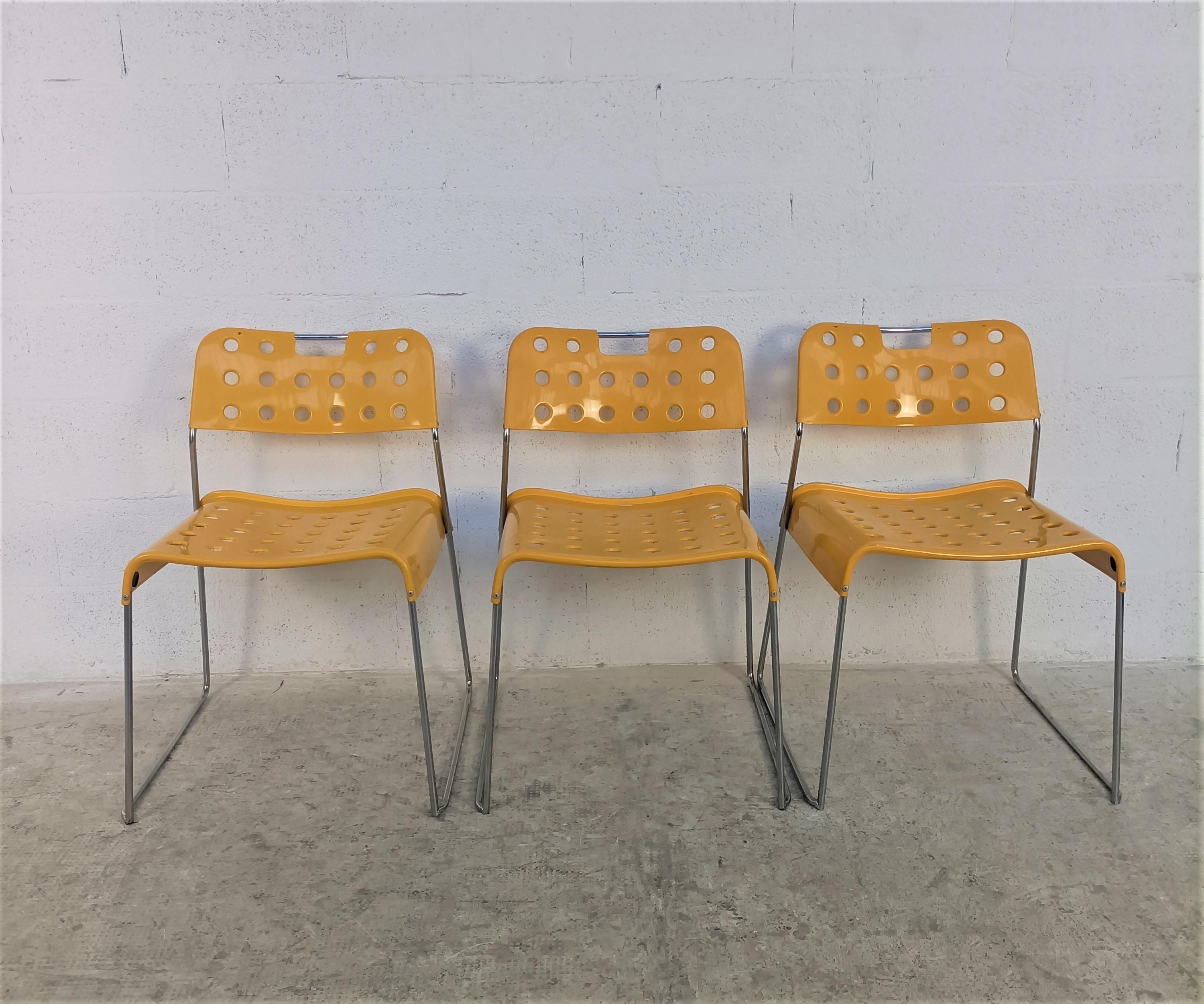 Mid-Century Modern 3 chaises empilables Omkstak jaune de Rodney Kinsman pour Bieffeplast, années 70 en vente