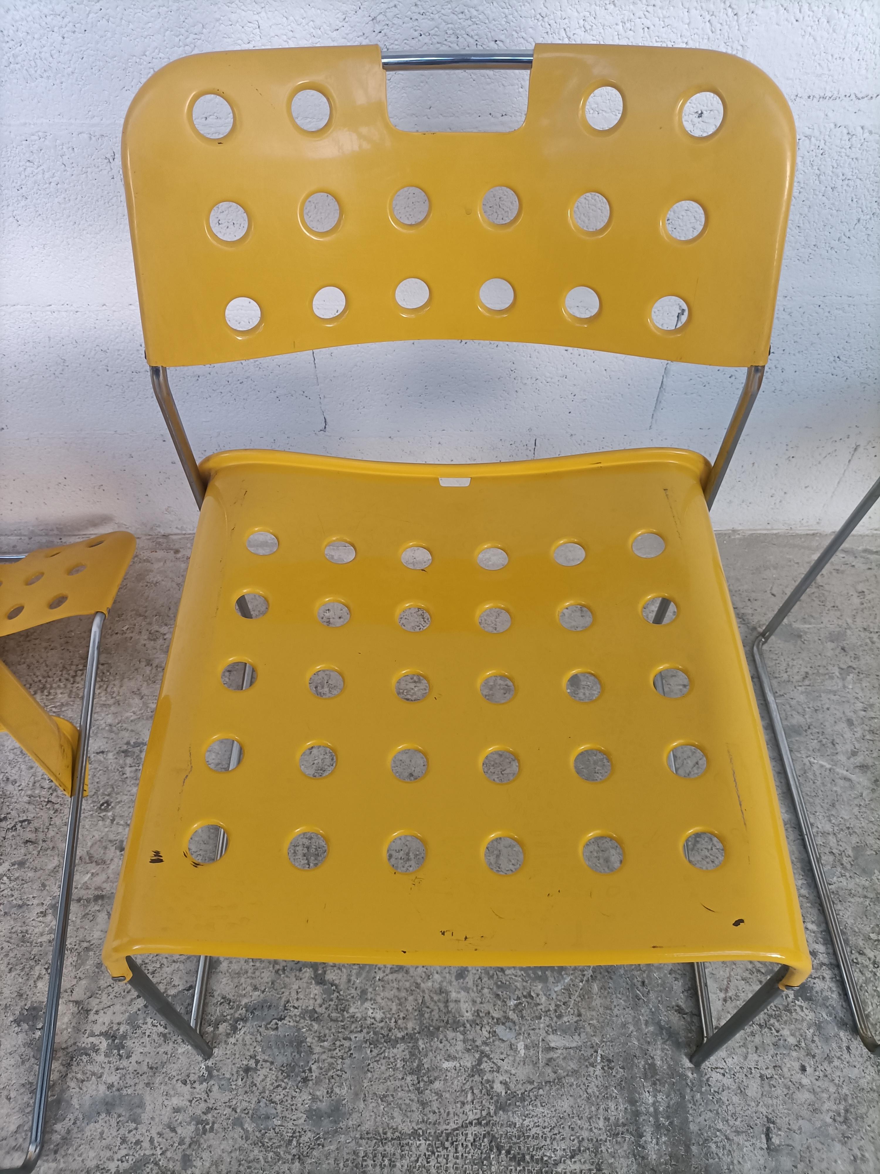 3 gelbe stapelbare Omkstak-Stühle von Rodney Kinsman für Bieffeplast, 70er-Jahre (Ende des 20. Jahrhunderts)